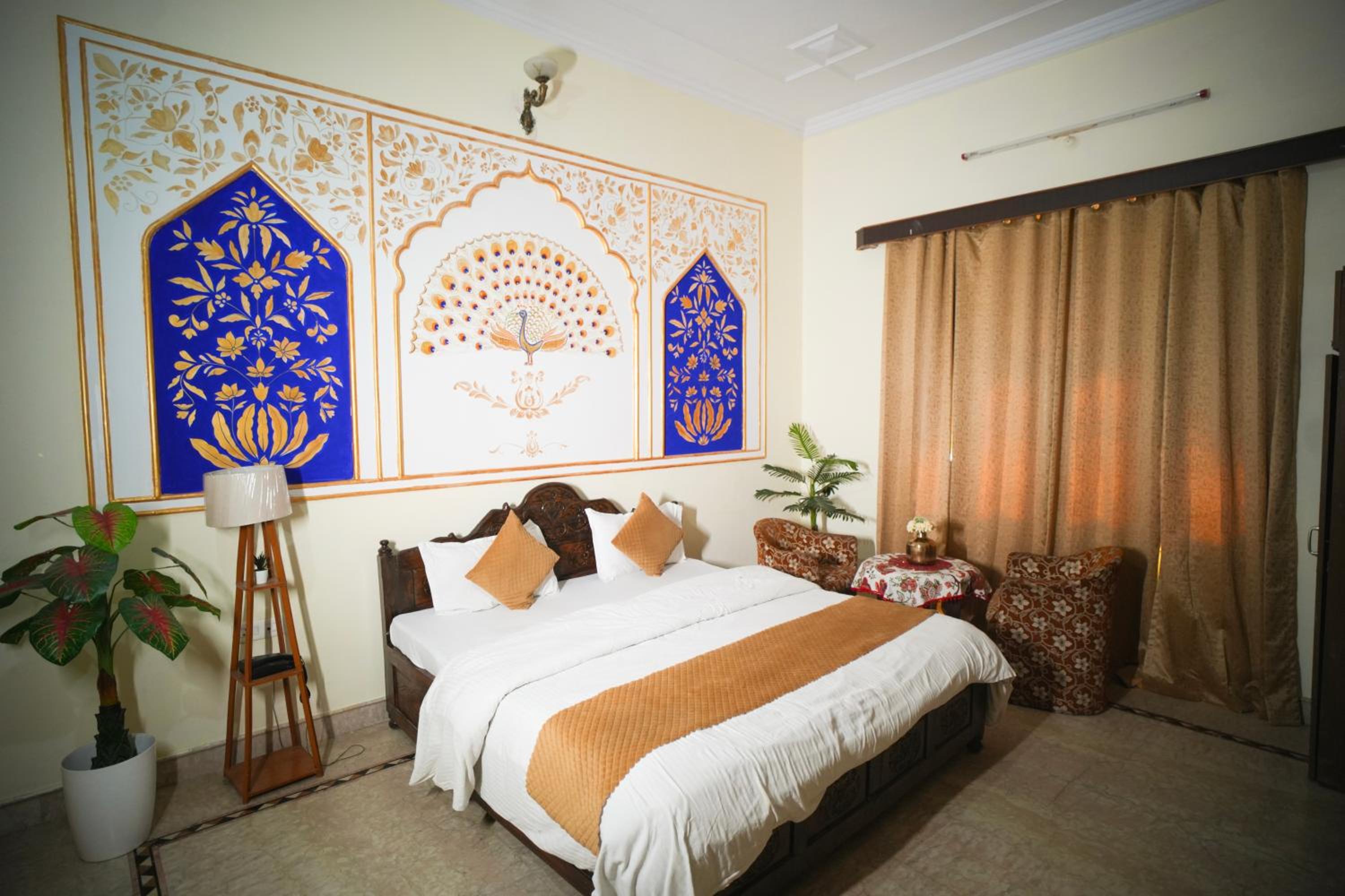 Deluxe Room (2 Adults + 1 Child)