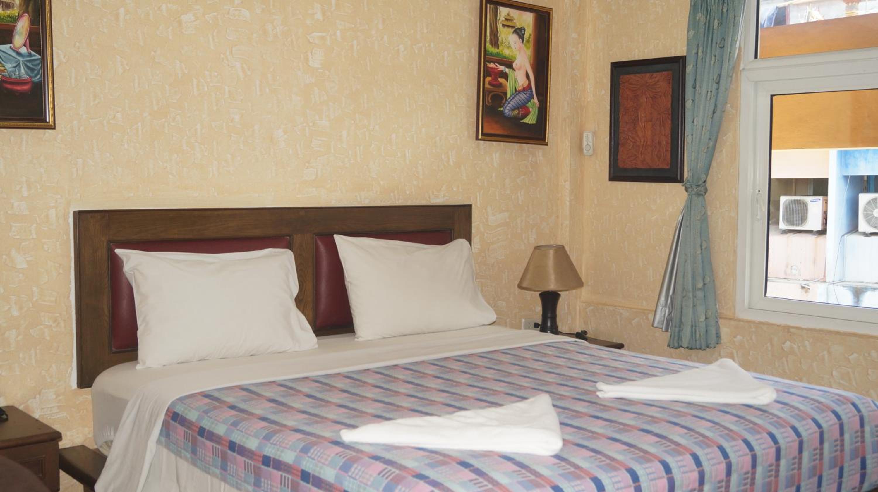 Deluxe King Room - Photo 1