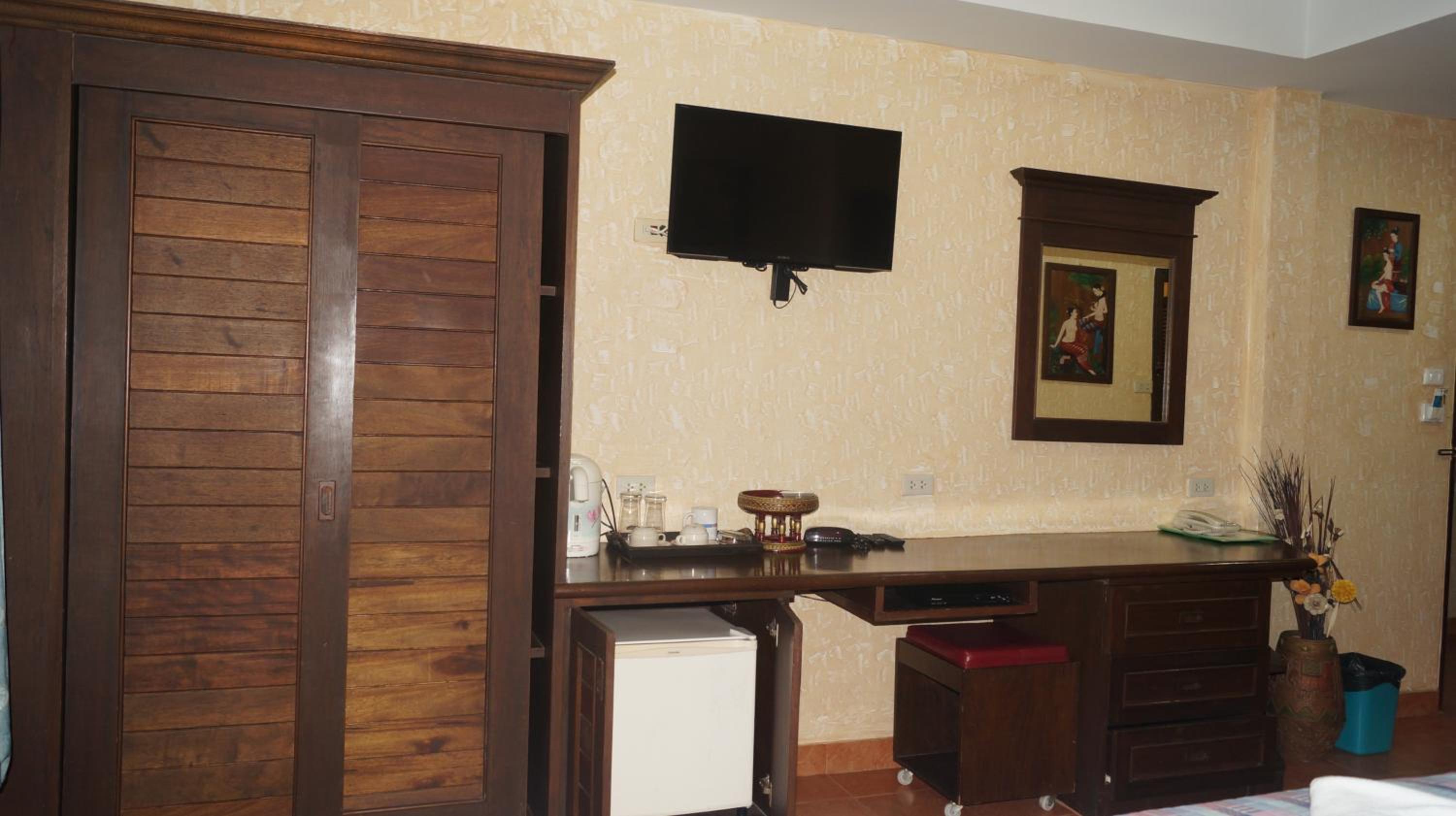 Deluxe King Room - Photo 6