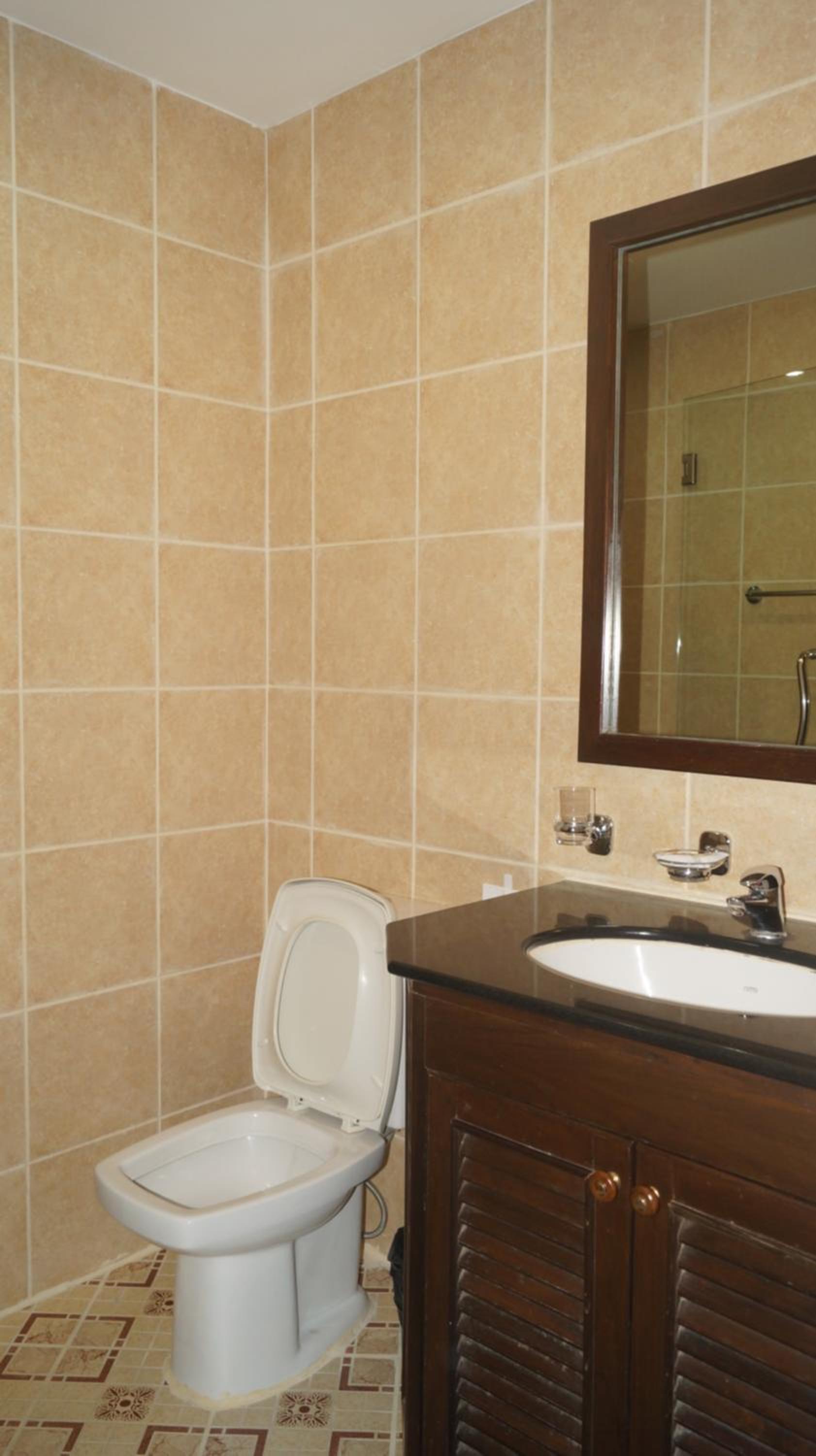 Deluxe King Room - Photo 7