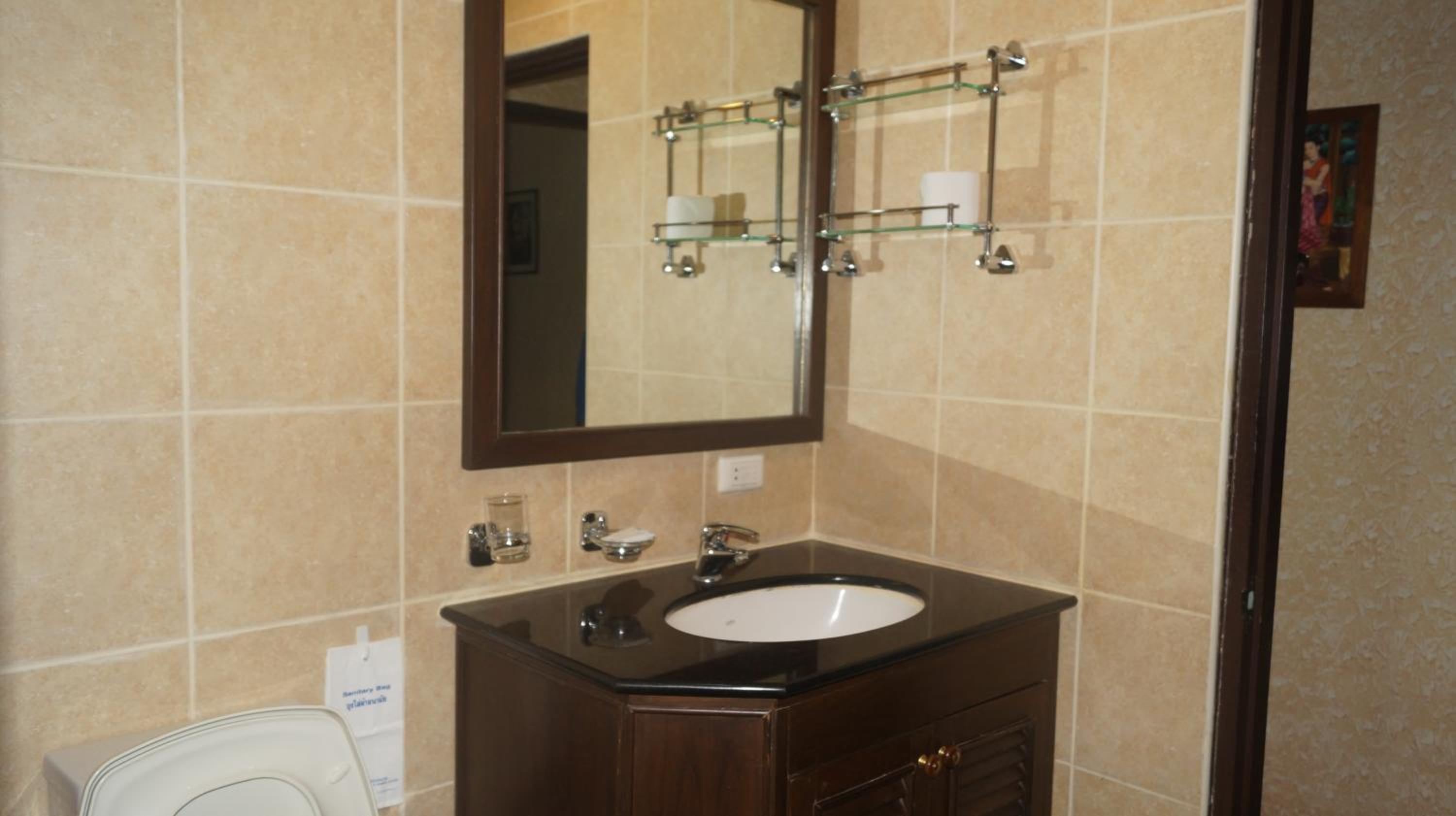 Deluxe King Room - Photo 4