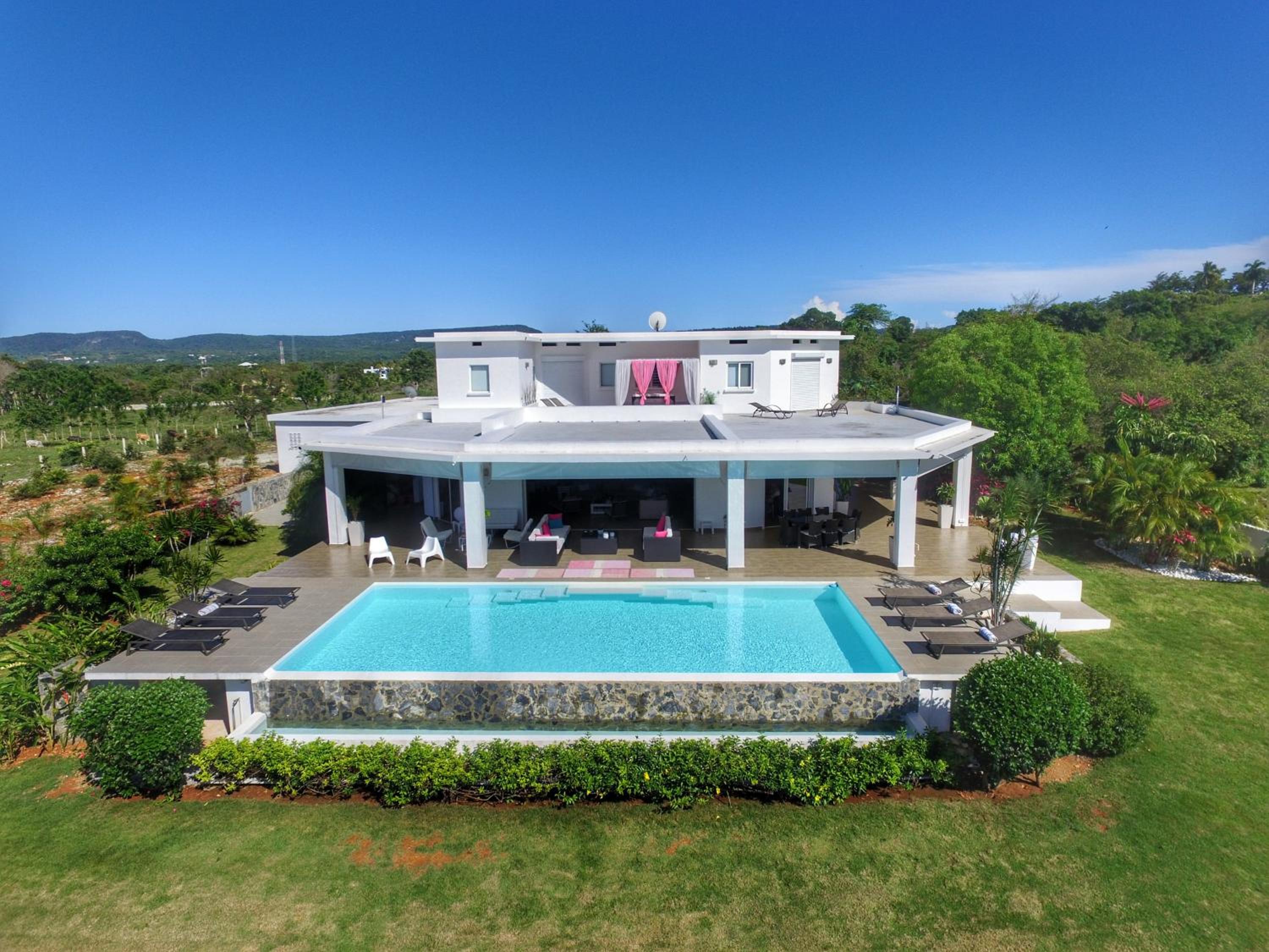 Villa with Sea View photo 2