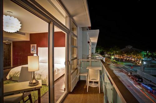 Prime King Balcony Room - Photo 12