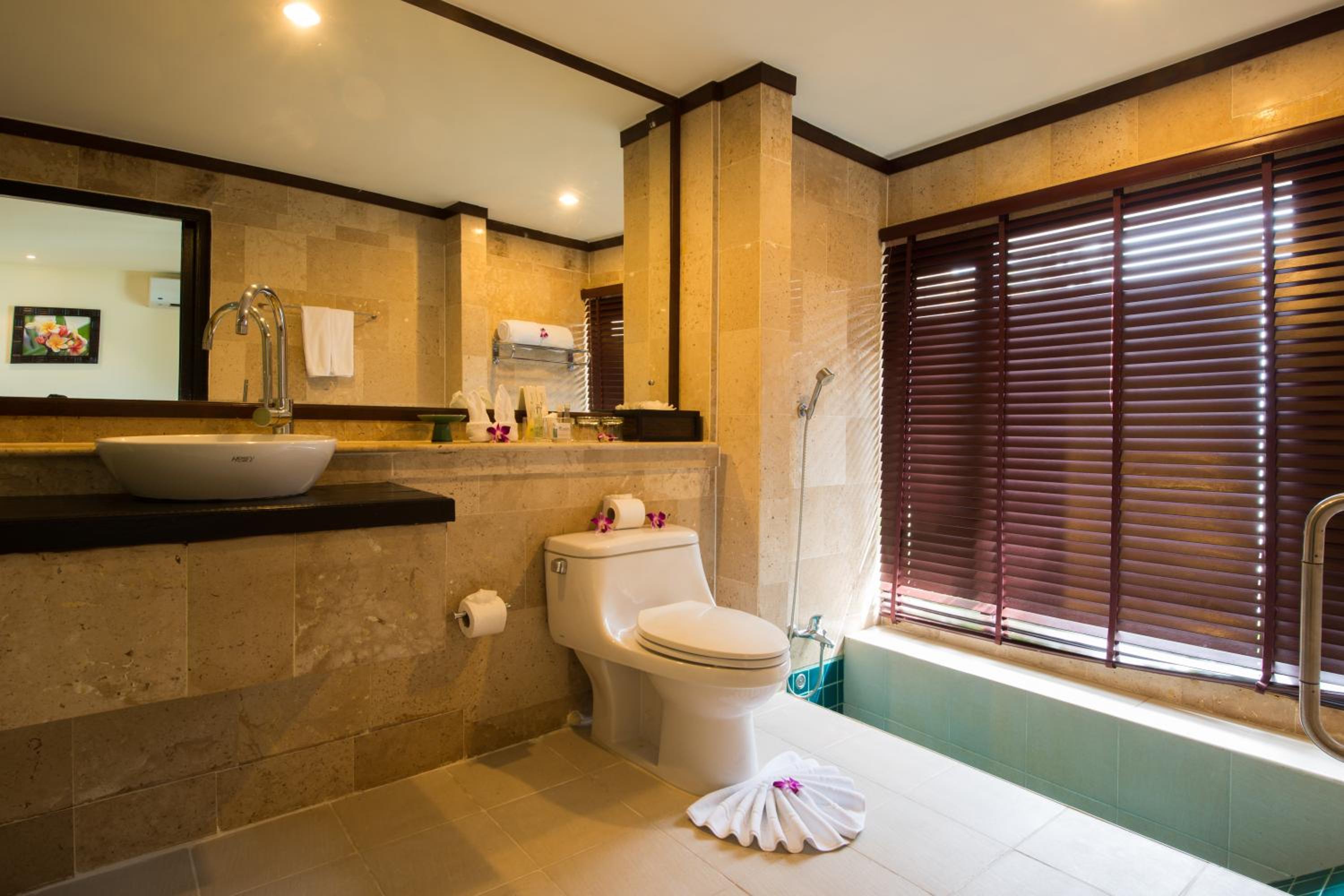 Deluxe Double or Twin Room with Spa Pool and Sea View - Photo 4