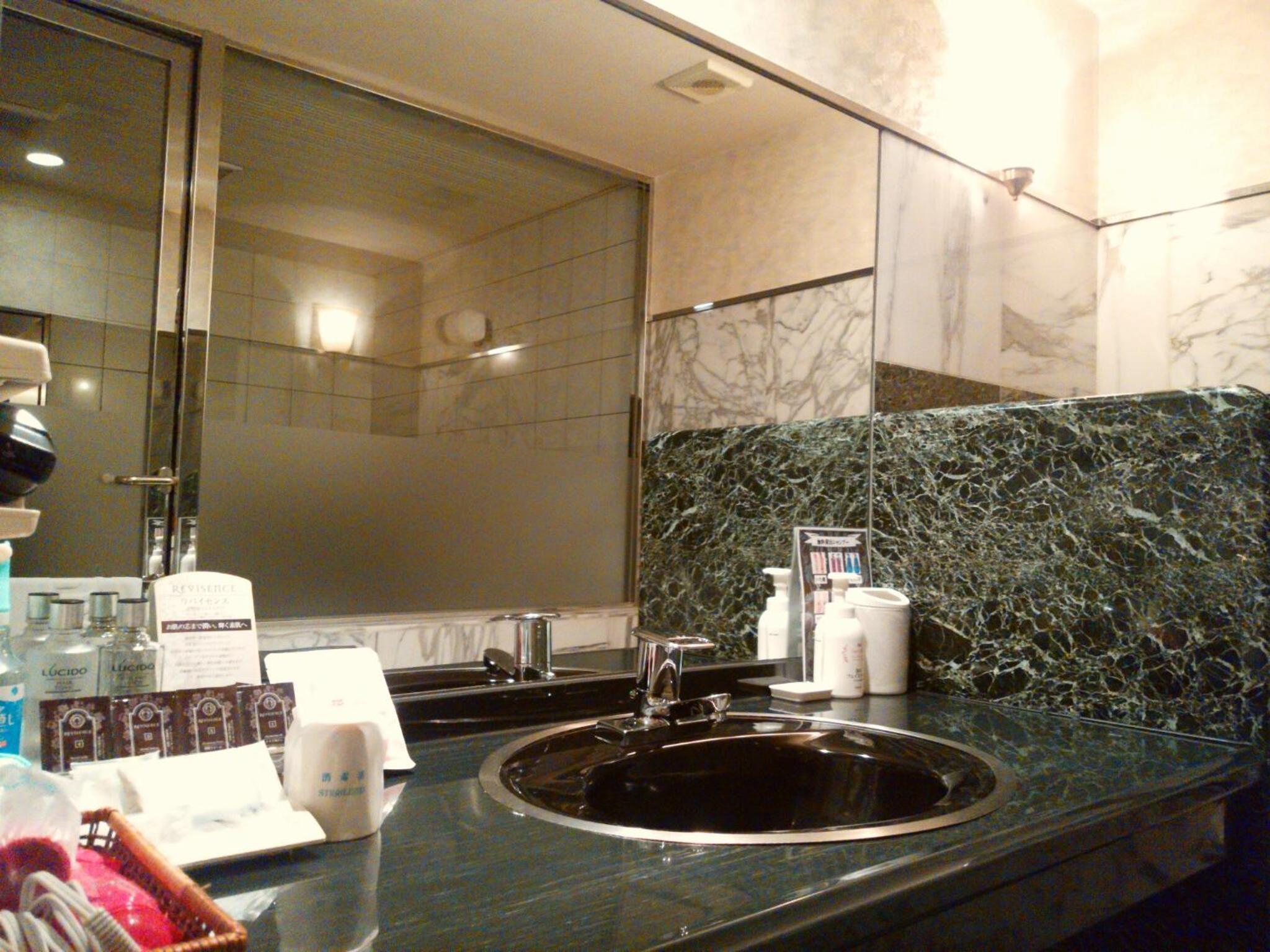 Large Double Room - Photo 5