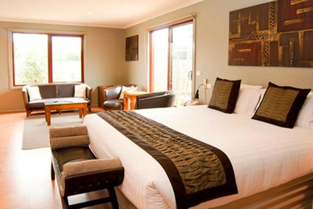 Executive King Studio with Private Spa Bath