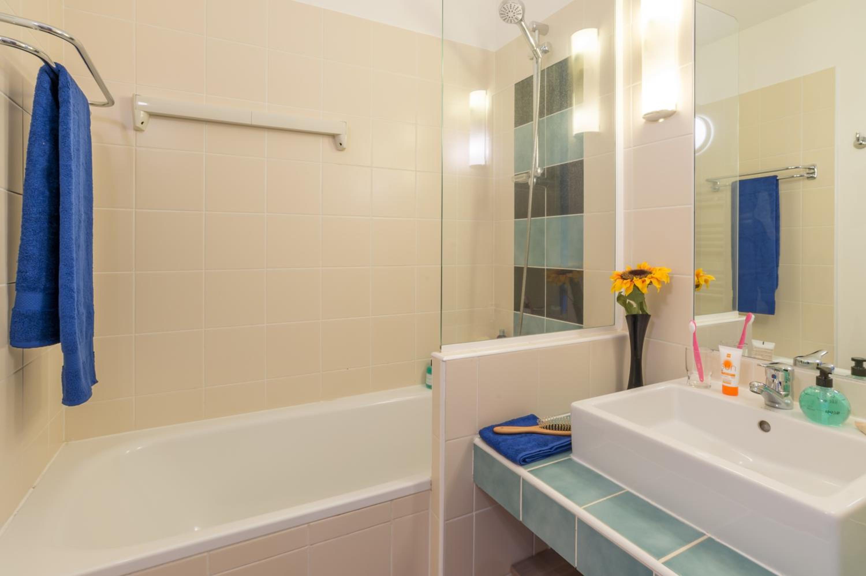 Superior Studio with Sleeping Alcove and Terrace or Balcony (4 People) photo 3
