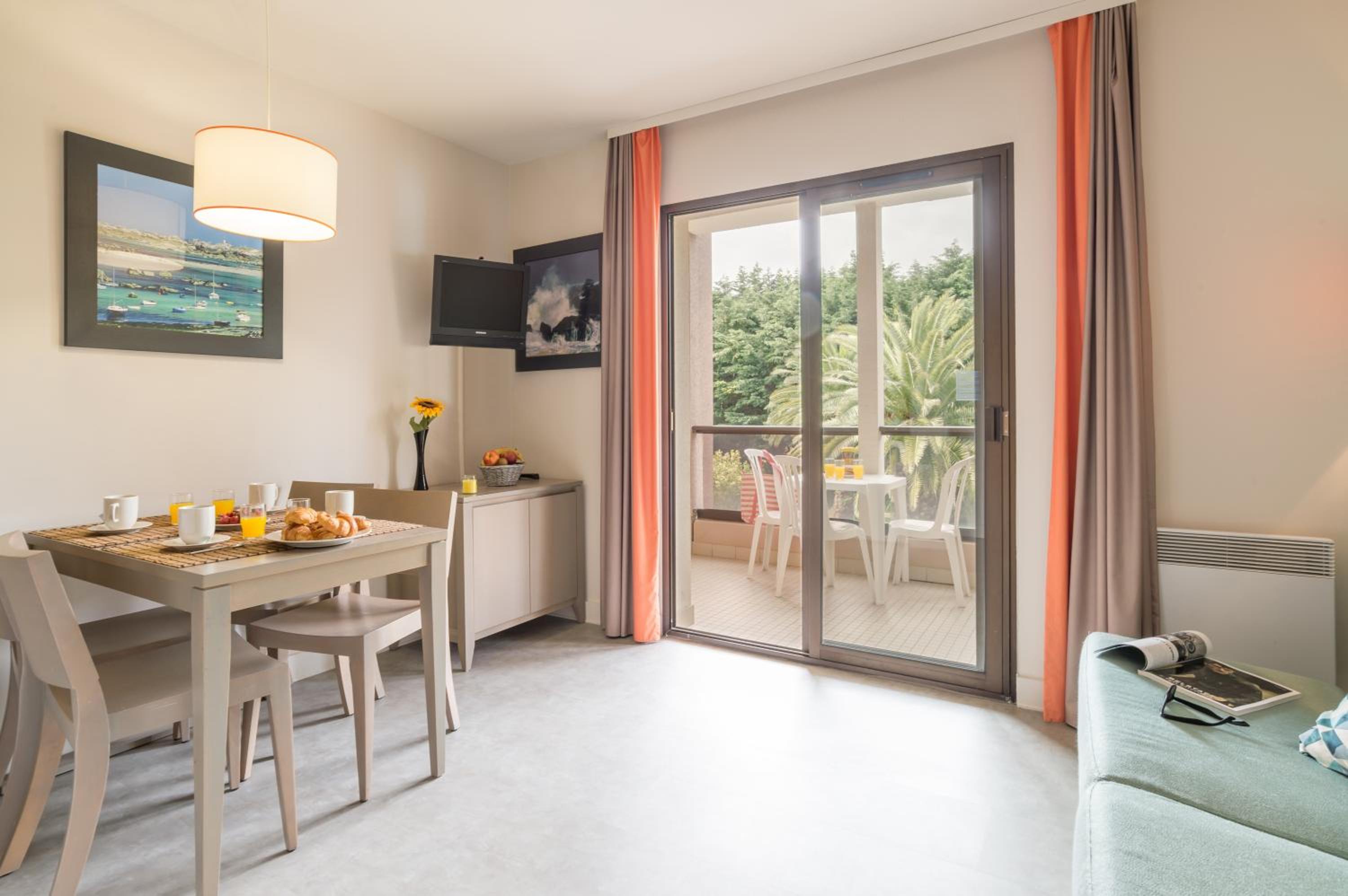 Superior Studio with Sleeping Alcove and Terrace or Balcony (4 People), photo 6