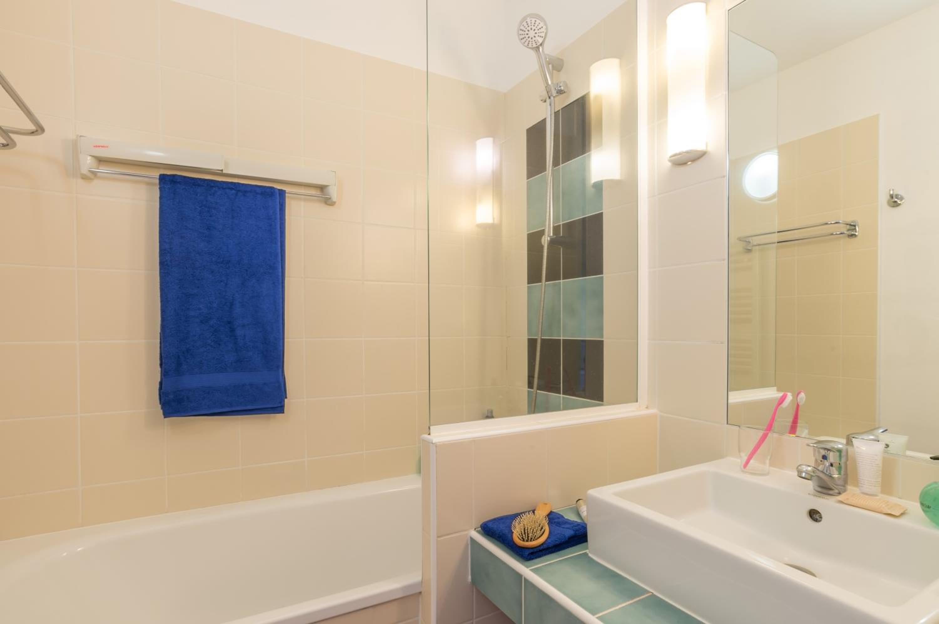 Superior One-Bedroom Apartment with Terrace or Balcony (5 People) - Sea View photo 2