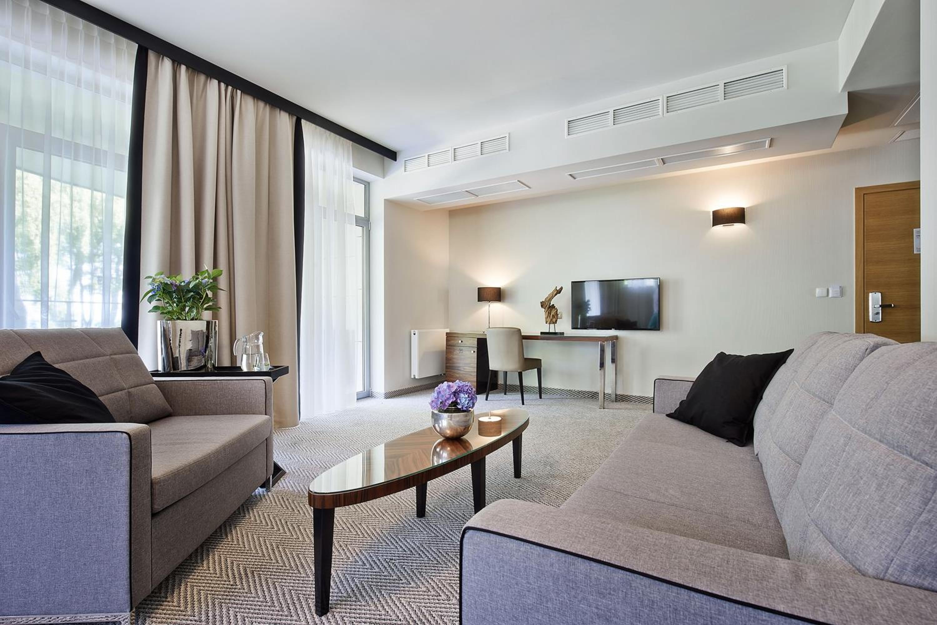 One-Bedroom Apartment with Balcony photo 1