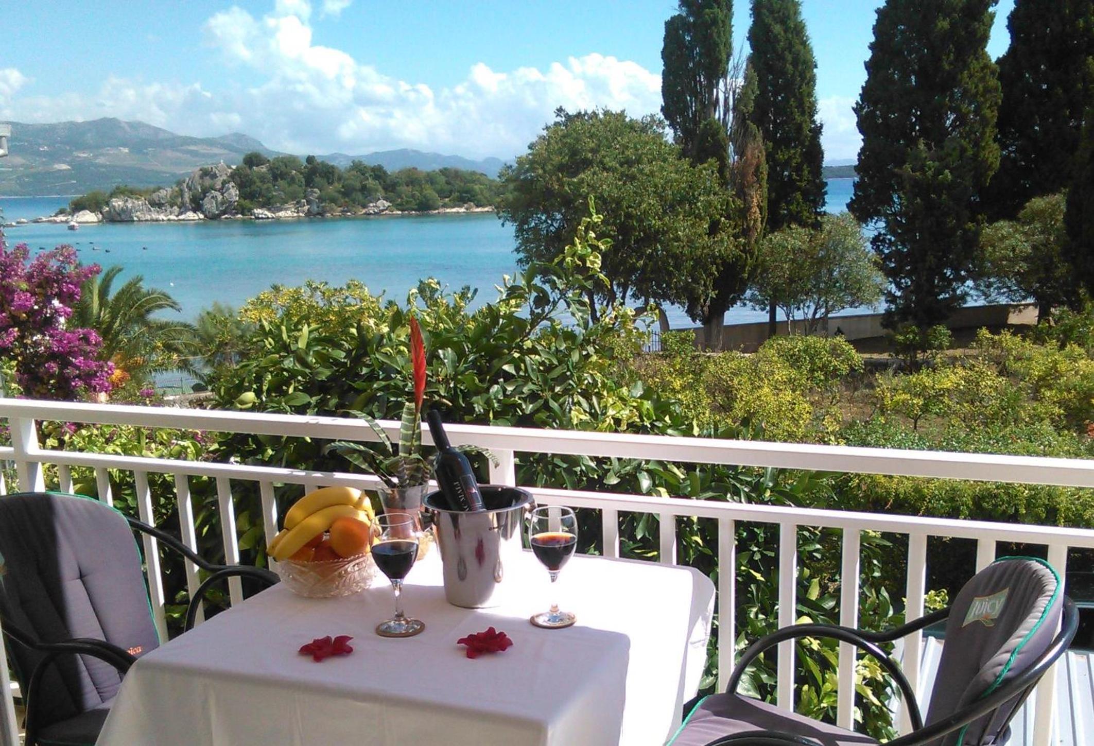Apartment with Sea View - Photo 9