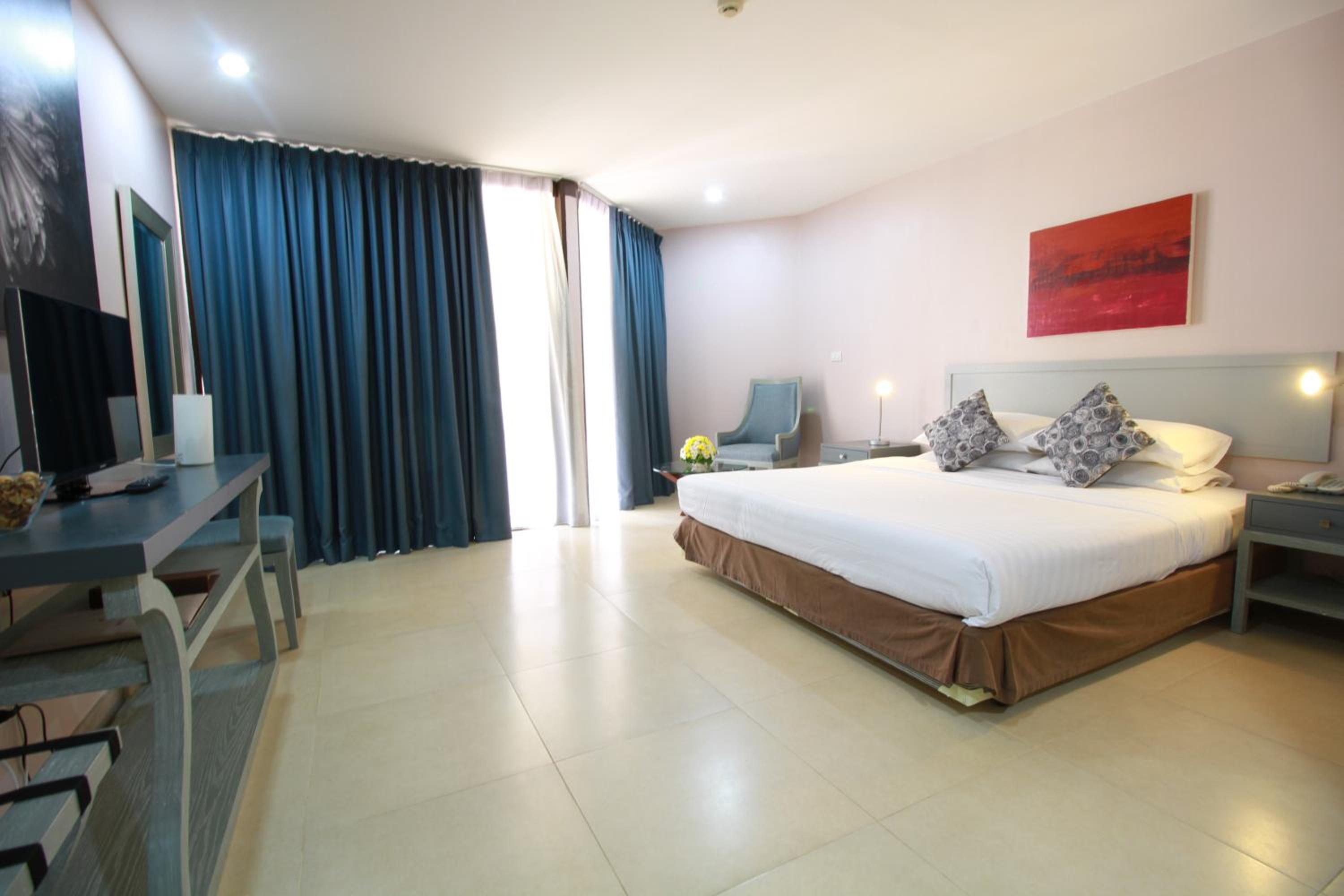 Premier Double Or Twin Room - Pool Level