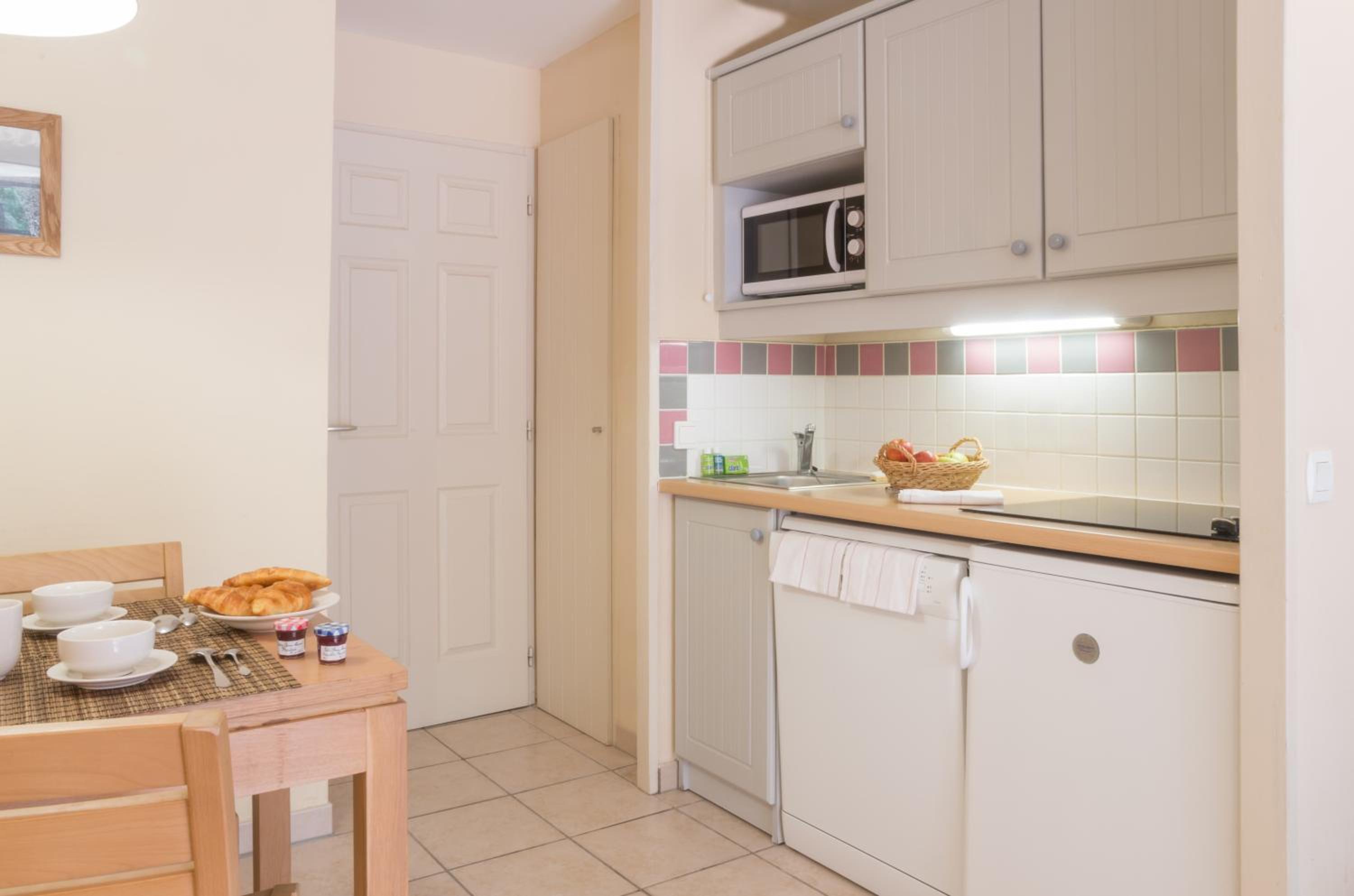 Standard One-Bedroom Apartment with Terrace or Balcony (4 people) photo 2