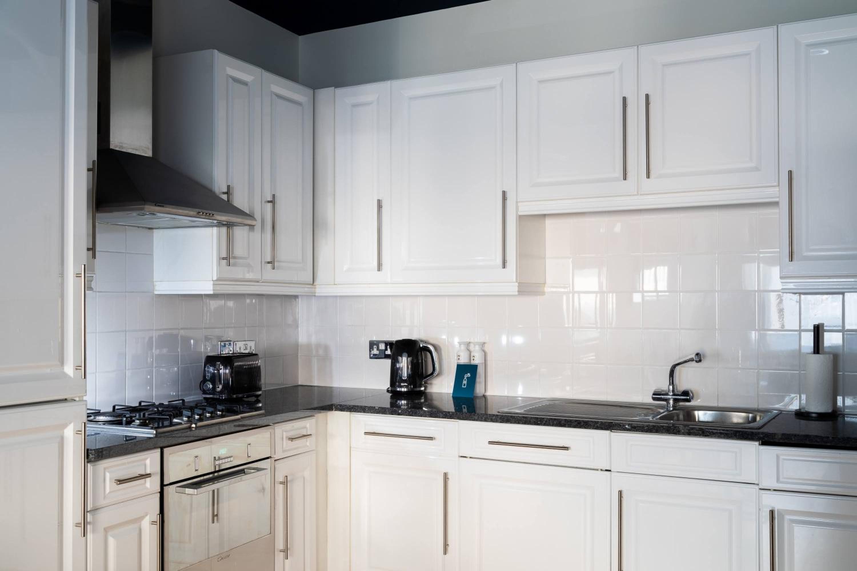 Spacious Studio AC with Kitchen