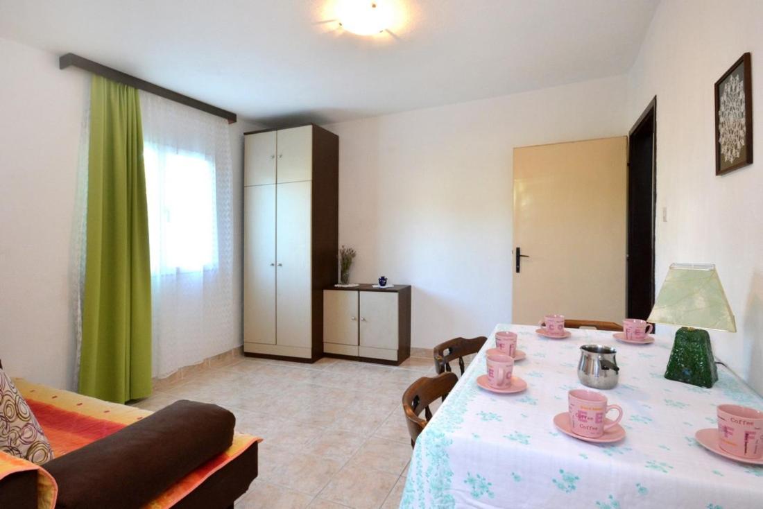 One-Bedroom Apartment with Terrace and Sea View photo 2
