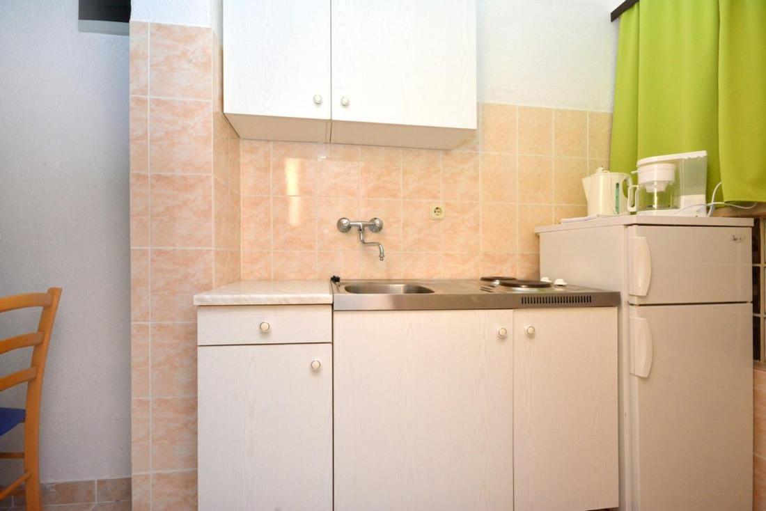 One-Bedroom Apartment with Terrace and Sea View photo 3