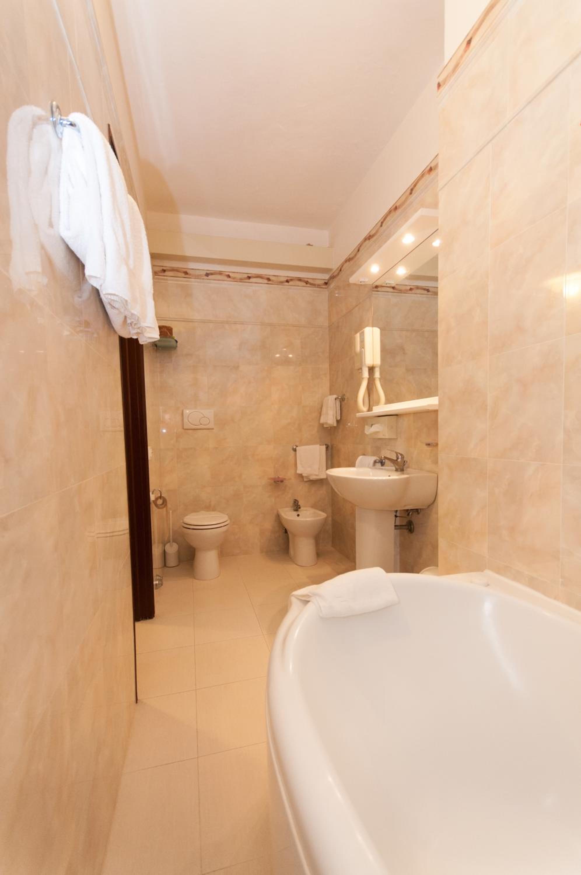 Classic Triple Room photo 3