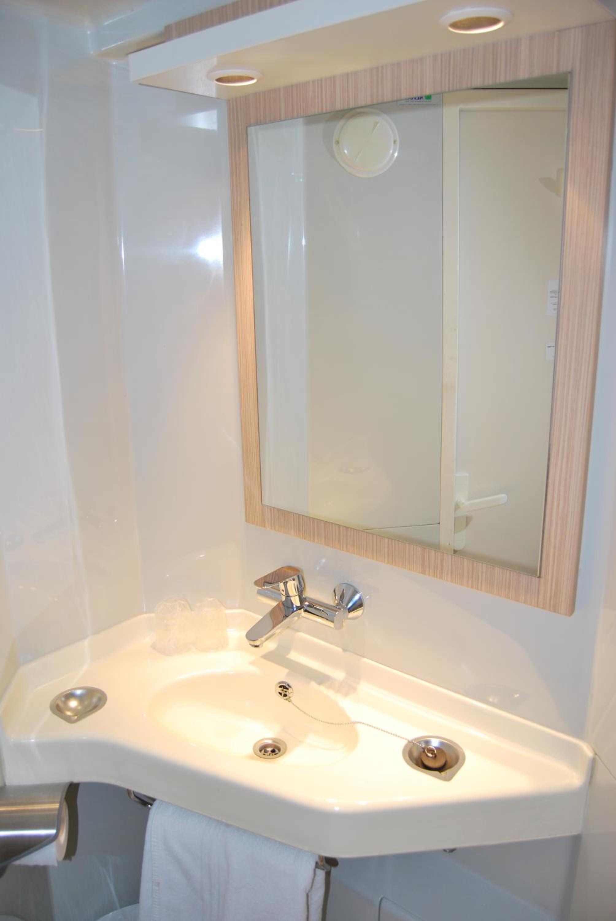Double Room - Photo 15