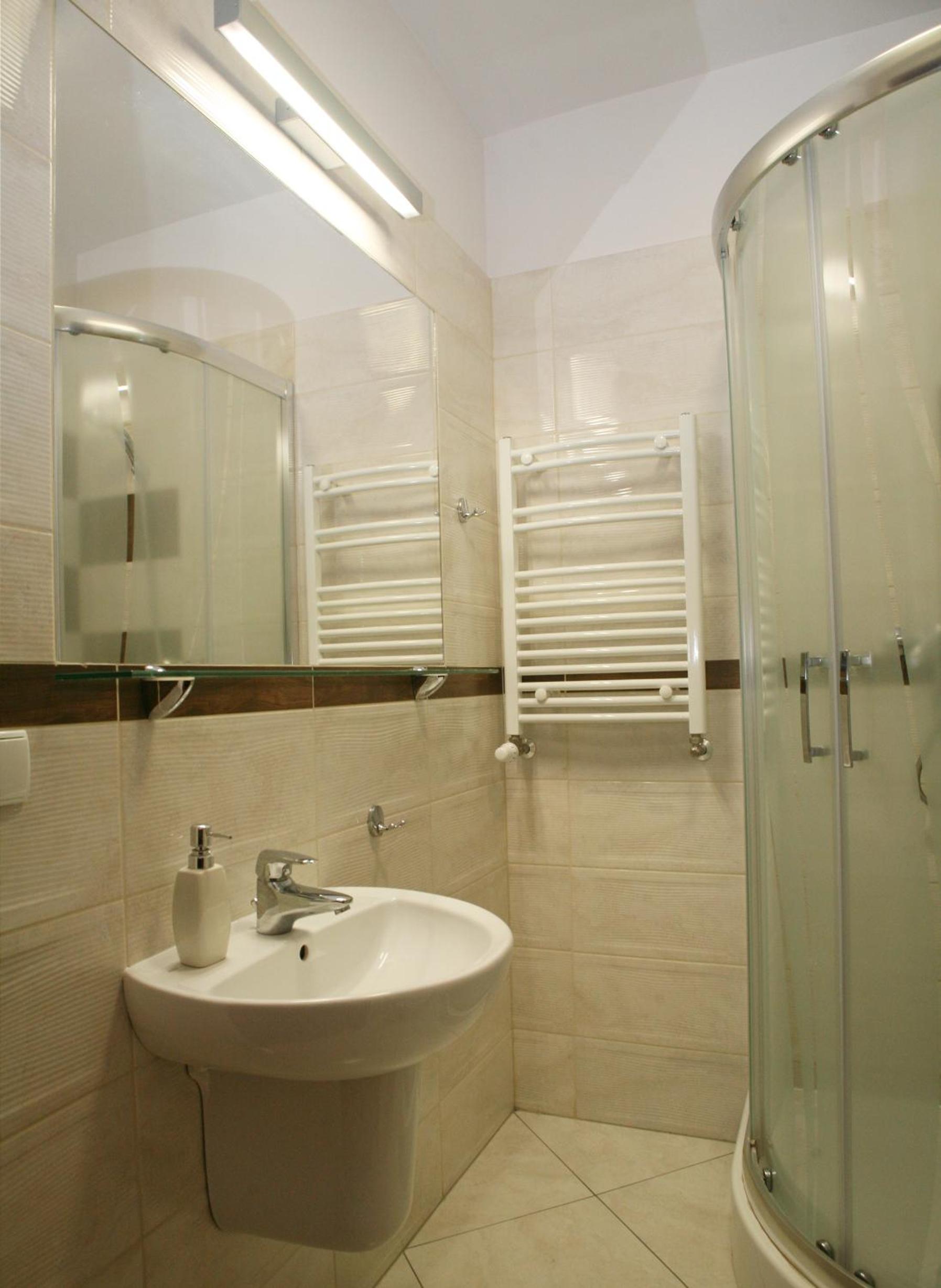 Triple Room with Private Bathroom - Photo 2