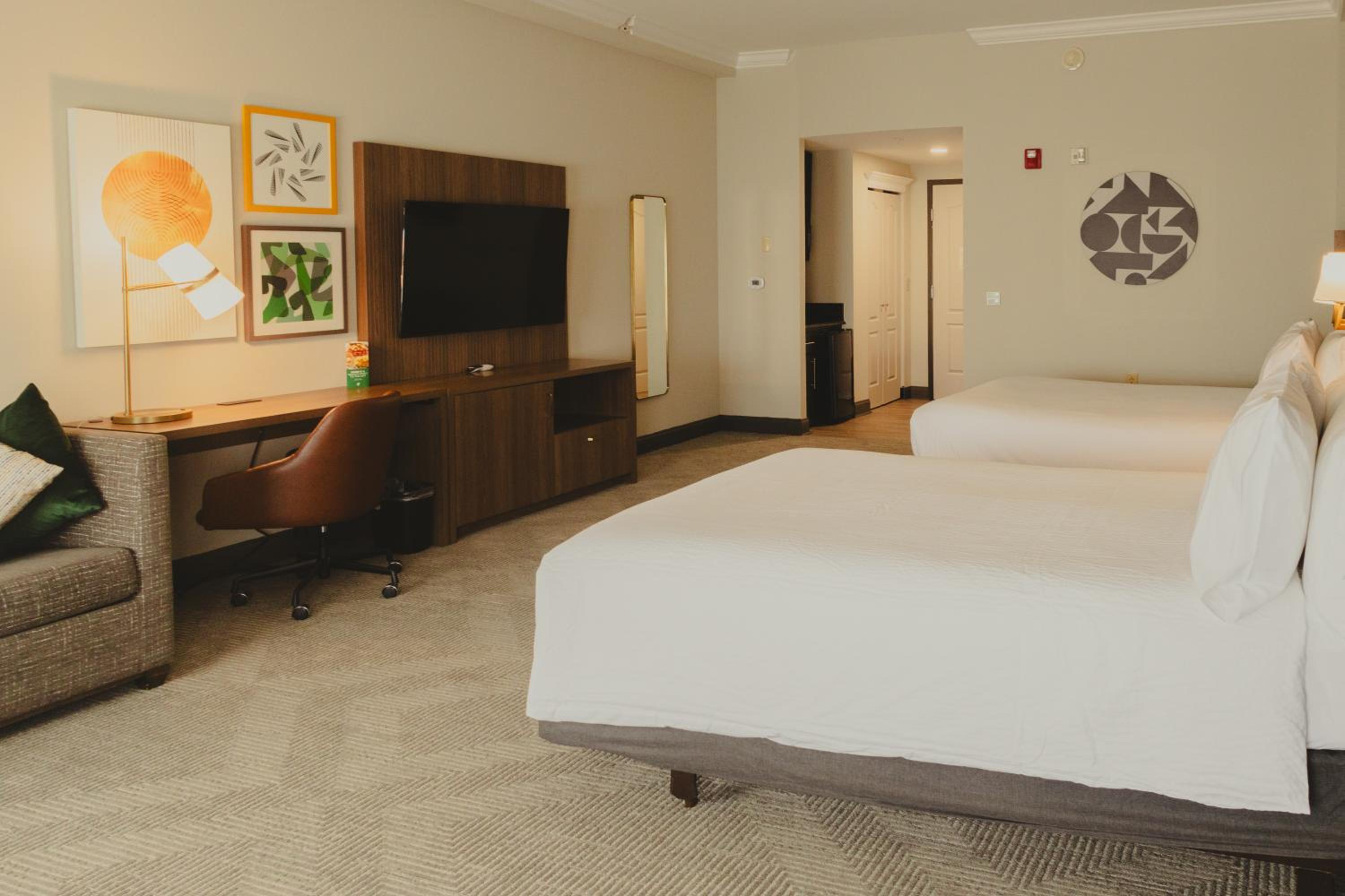 Queen Room with Bath Tub - Disability Access/Non-Smoking  - Photo 4