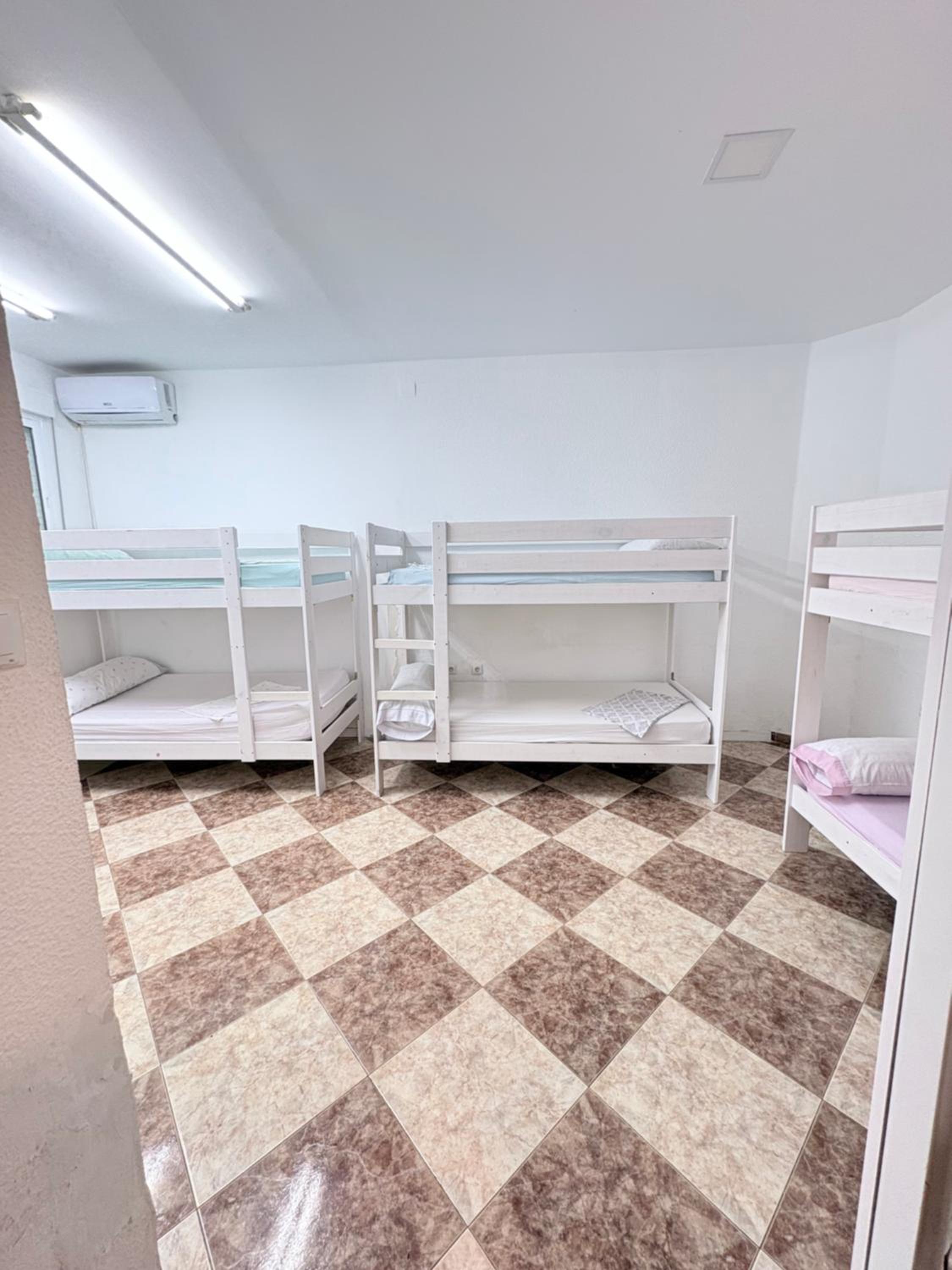 Bed in 6-Bed Mixed Dormitory Room