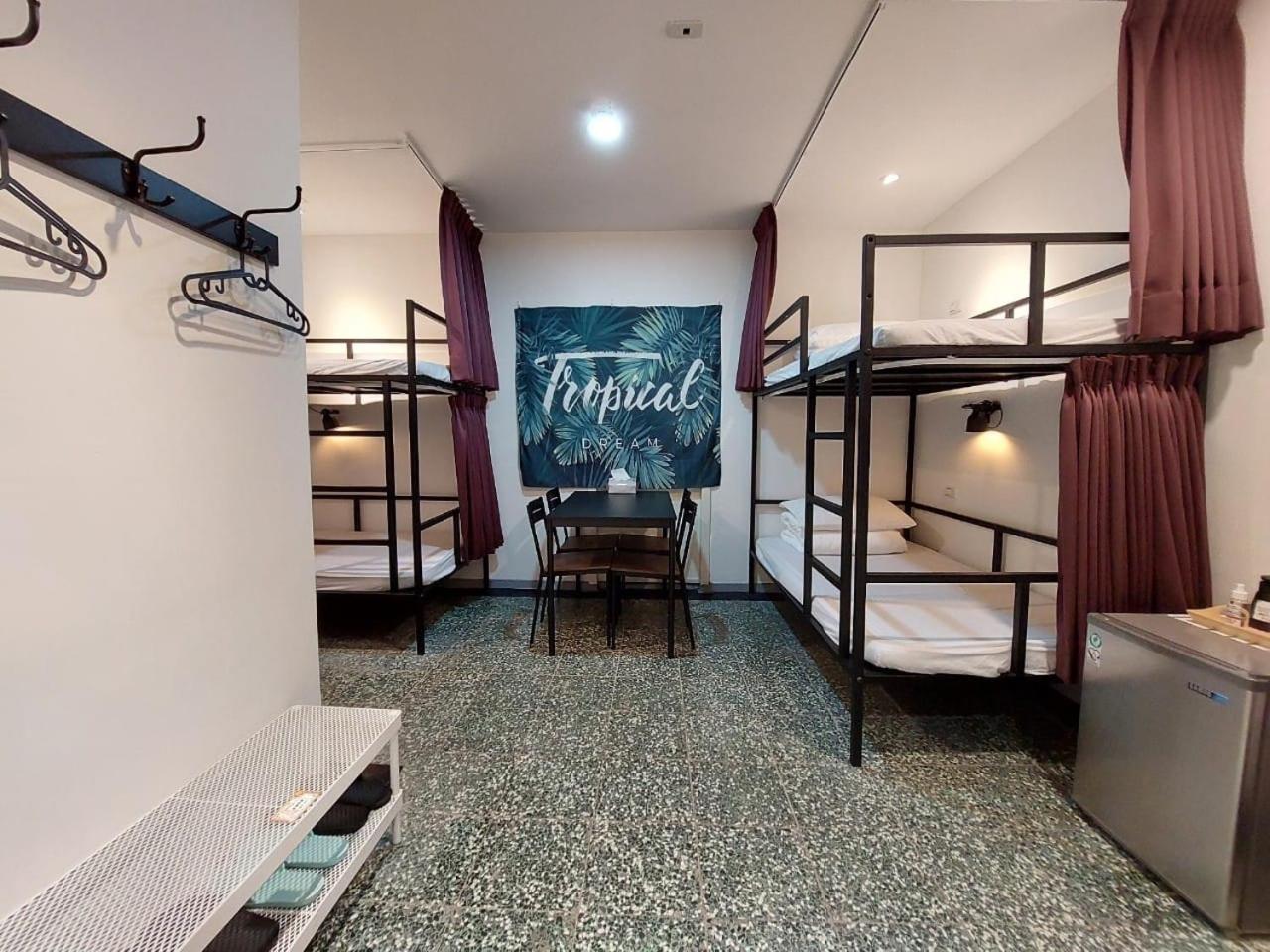 Quadruple Room with Private Bathroom photo 1