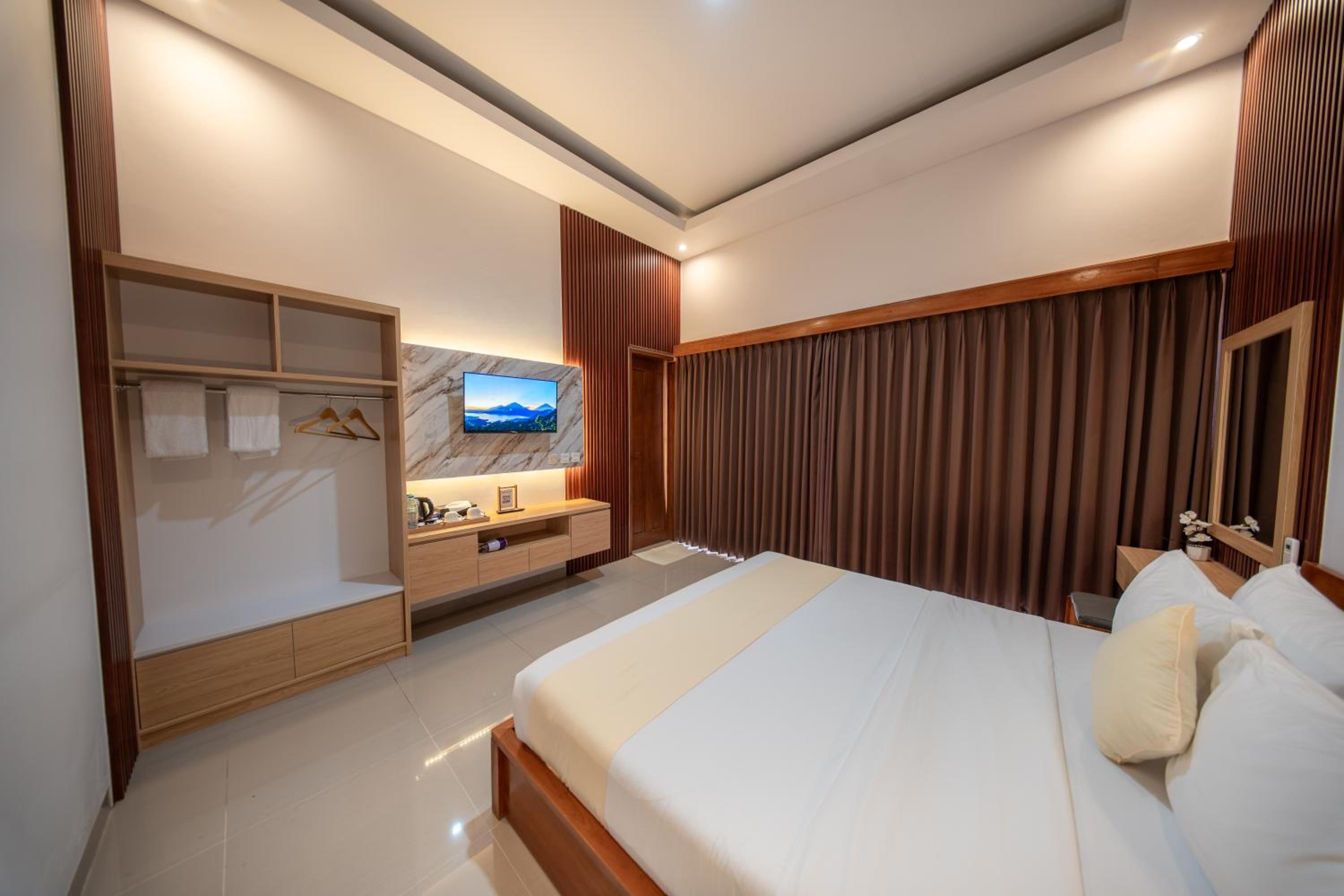 Double Room with Garden and Mountain View