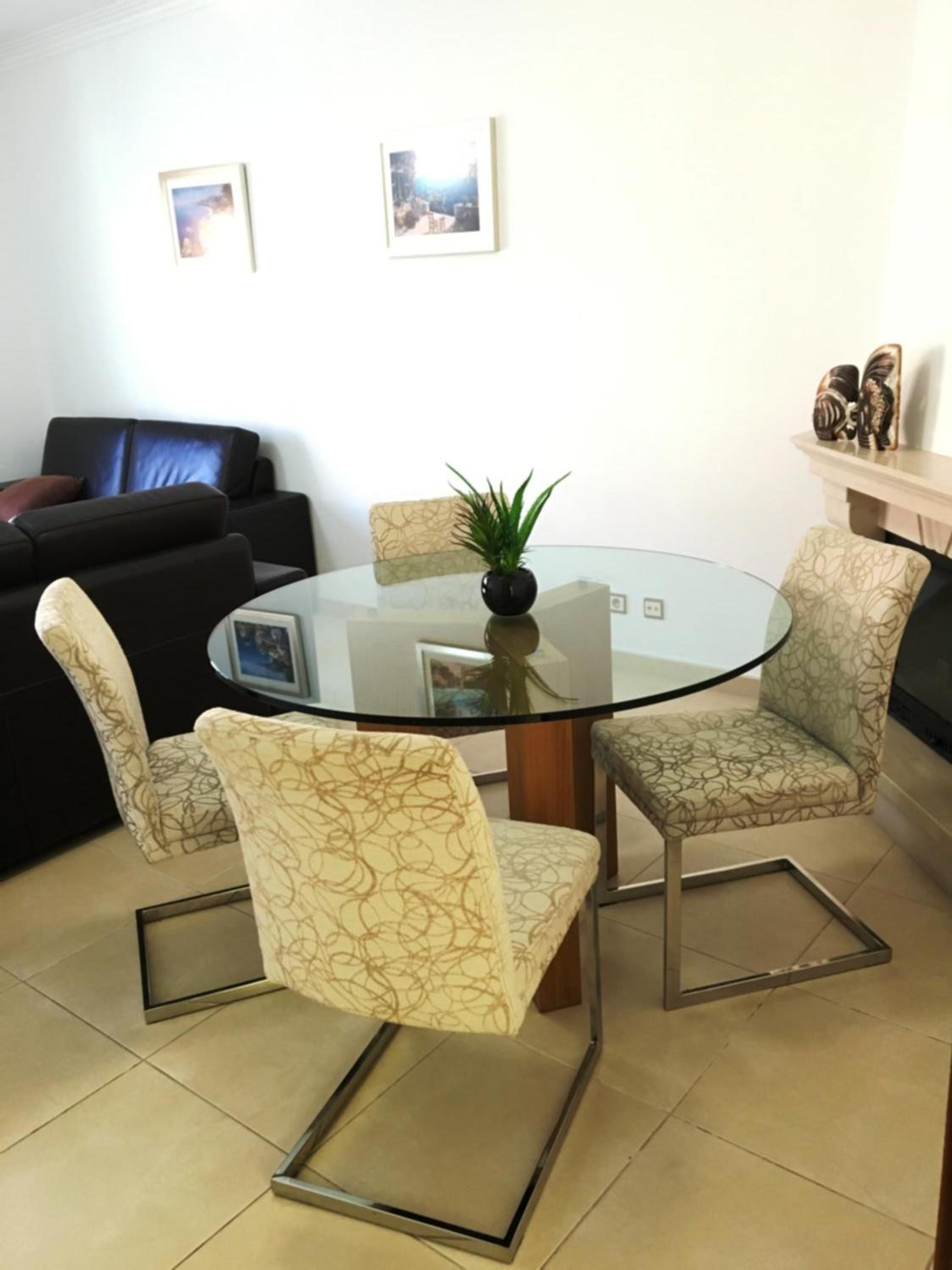 Two-Bedroom Apartment - Photo 17