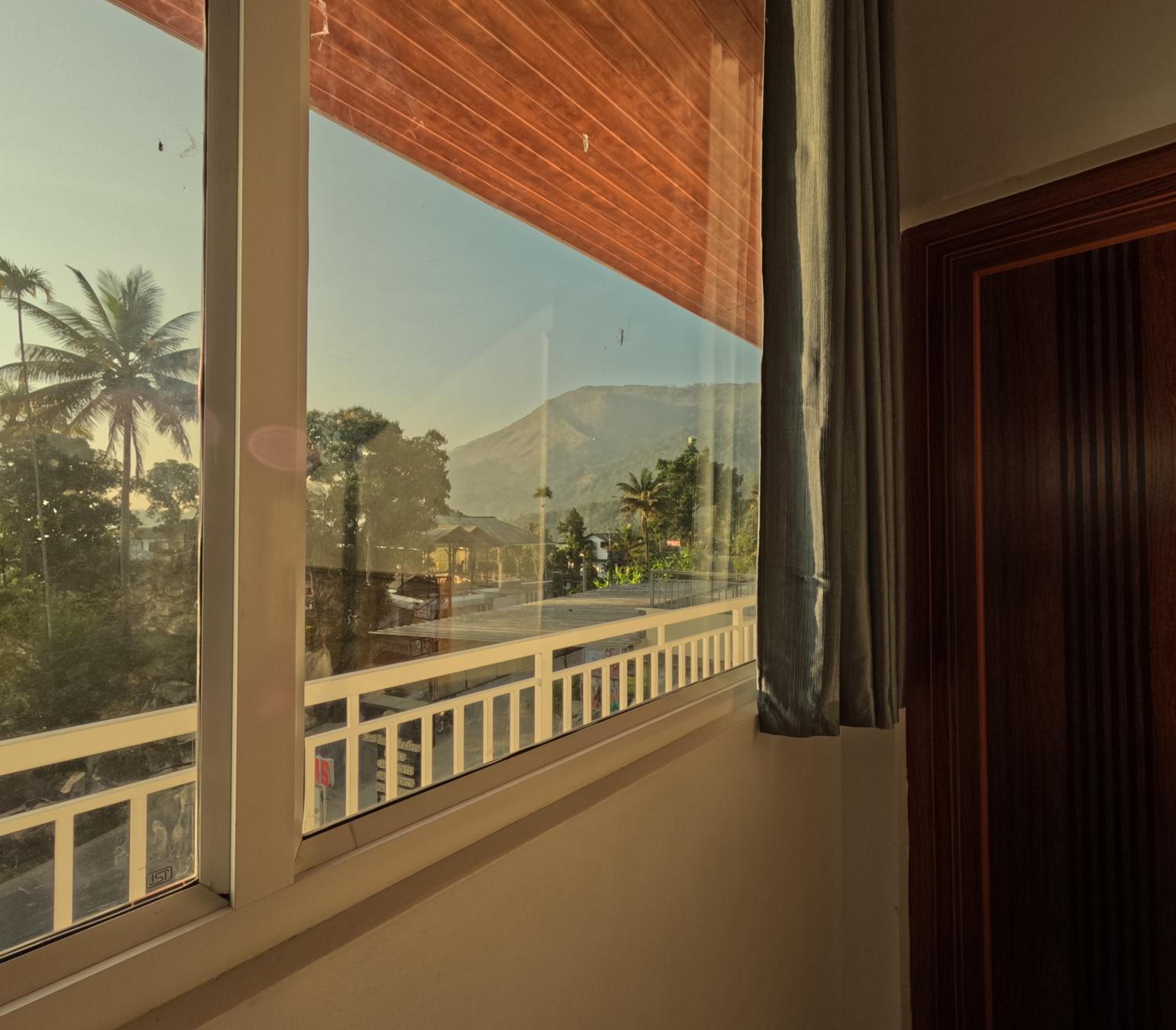 Deluxe Double Room with Balcony photo 2