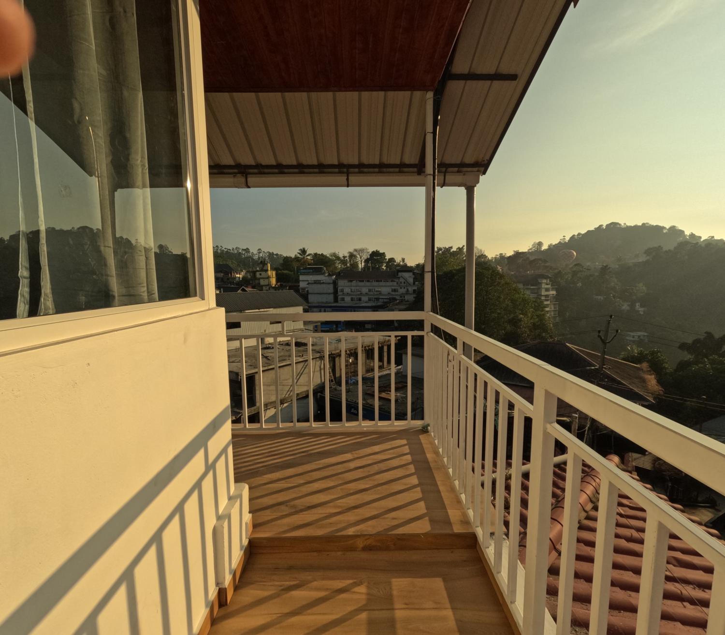 Deluxe Double Room with Balcony photo 3