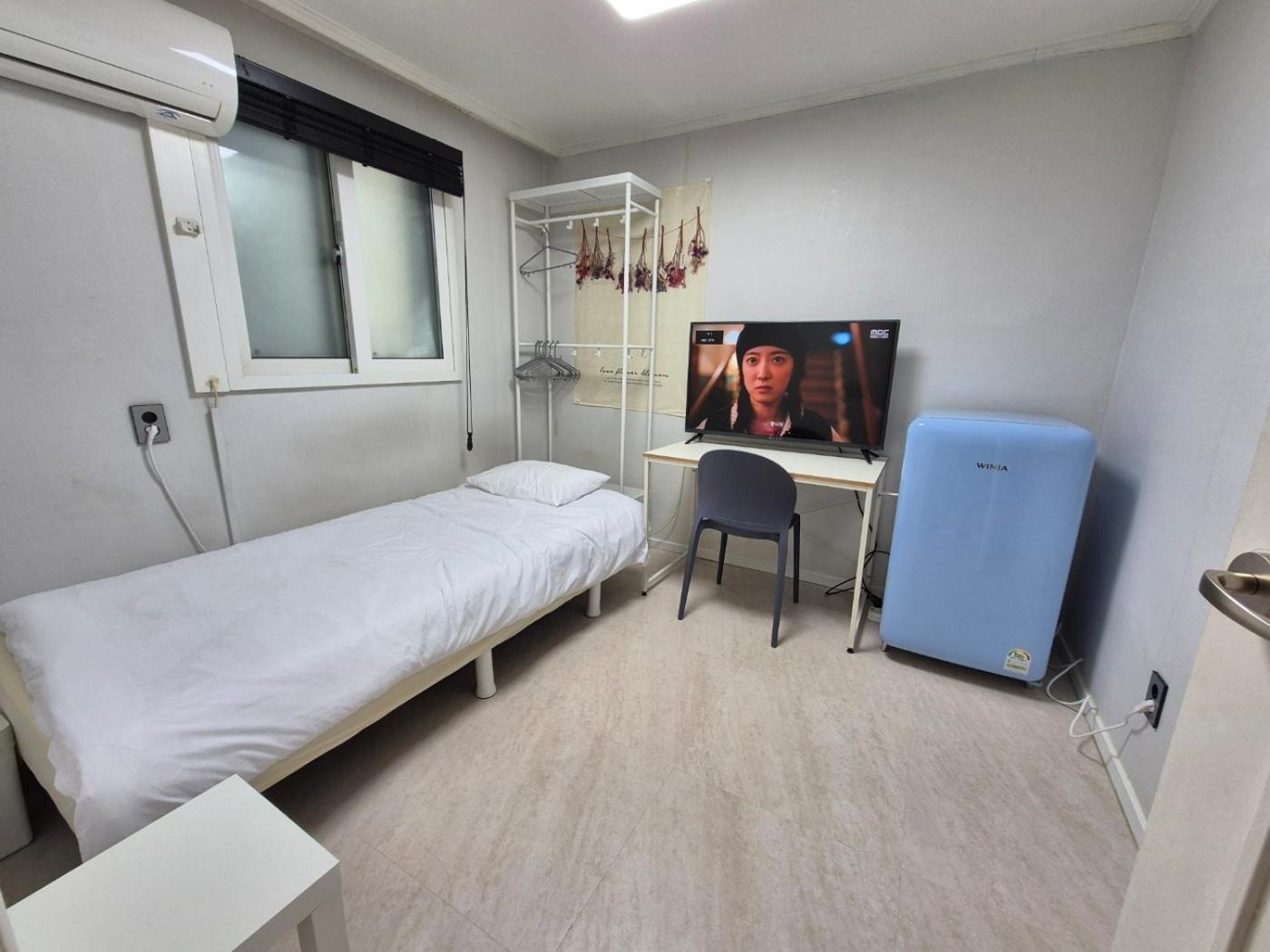 Single Room photo 3
