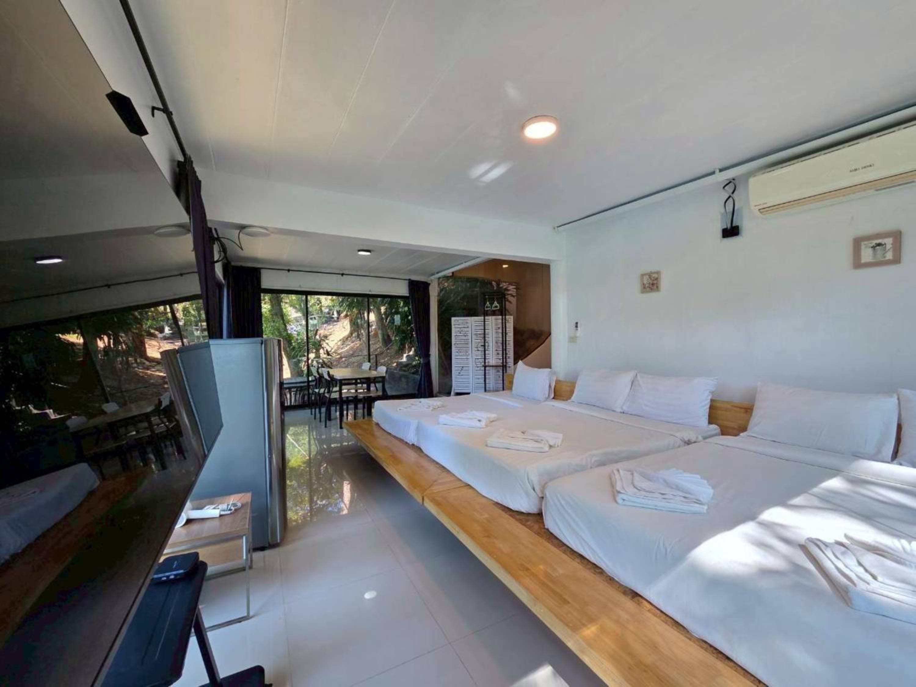Deluxe Family Room - Photo 1