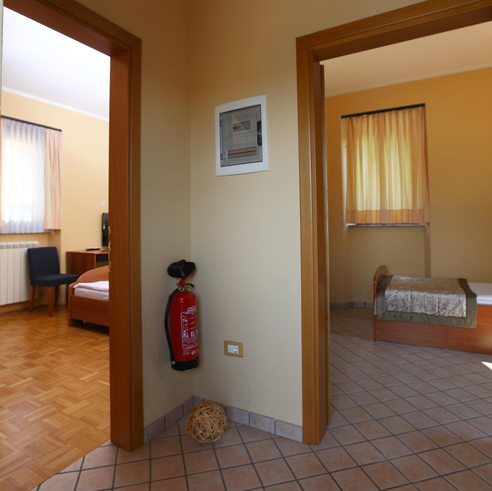 Triple Room with Bathroom - Photo 4