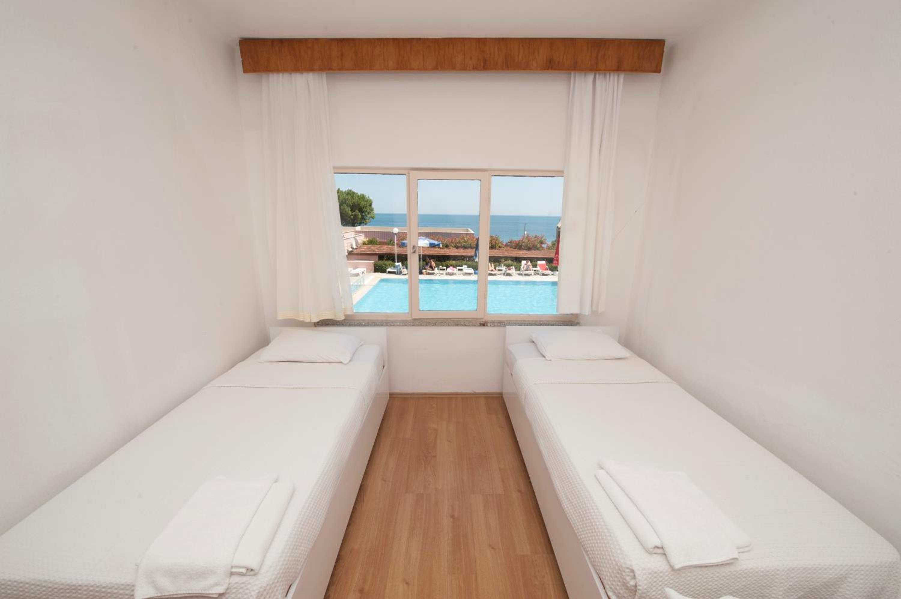 Apartment With Balcony - Photo 6