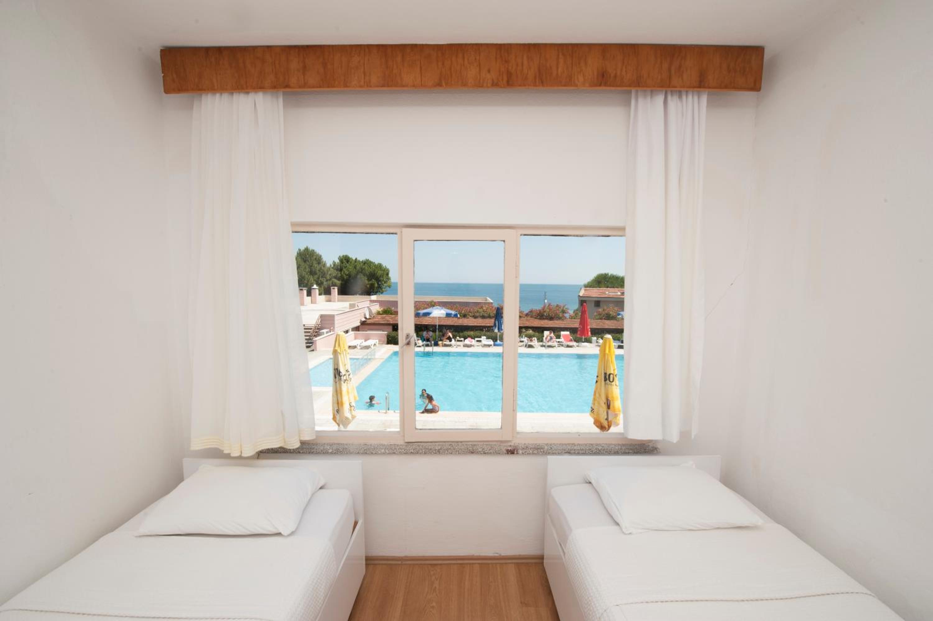 Apartment With Balcony - Photo 5