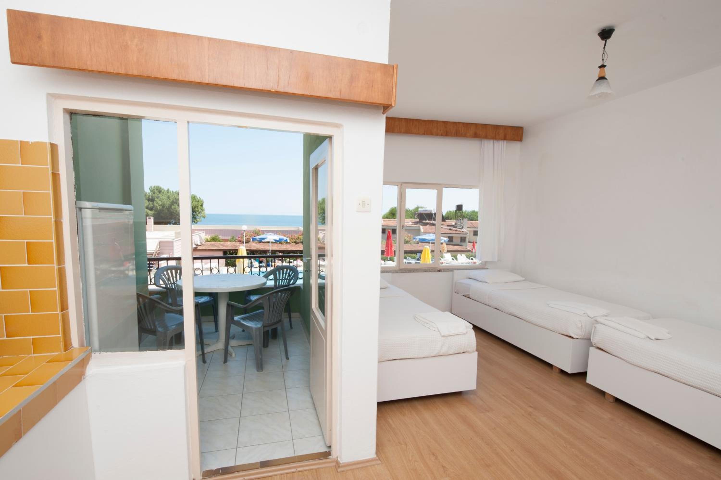 Apartment With Balcony - Photo 4