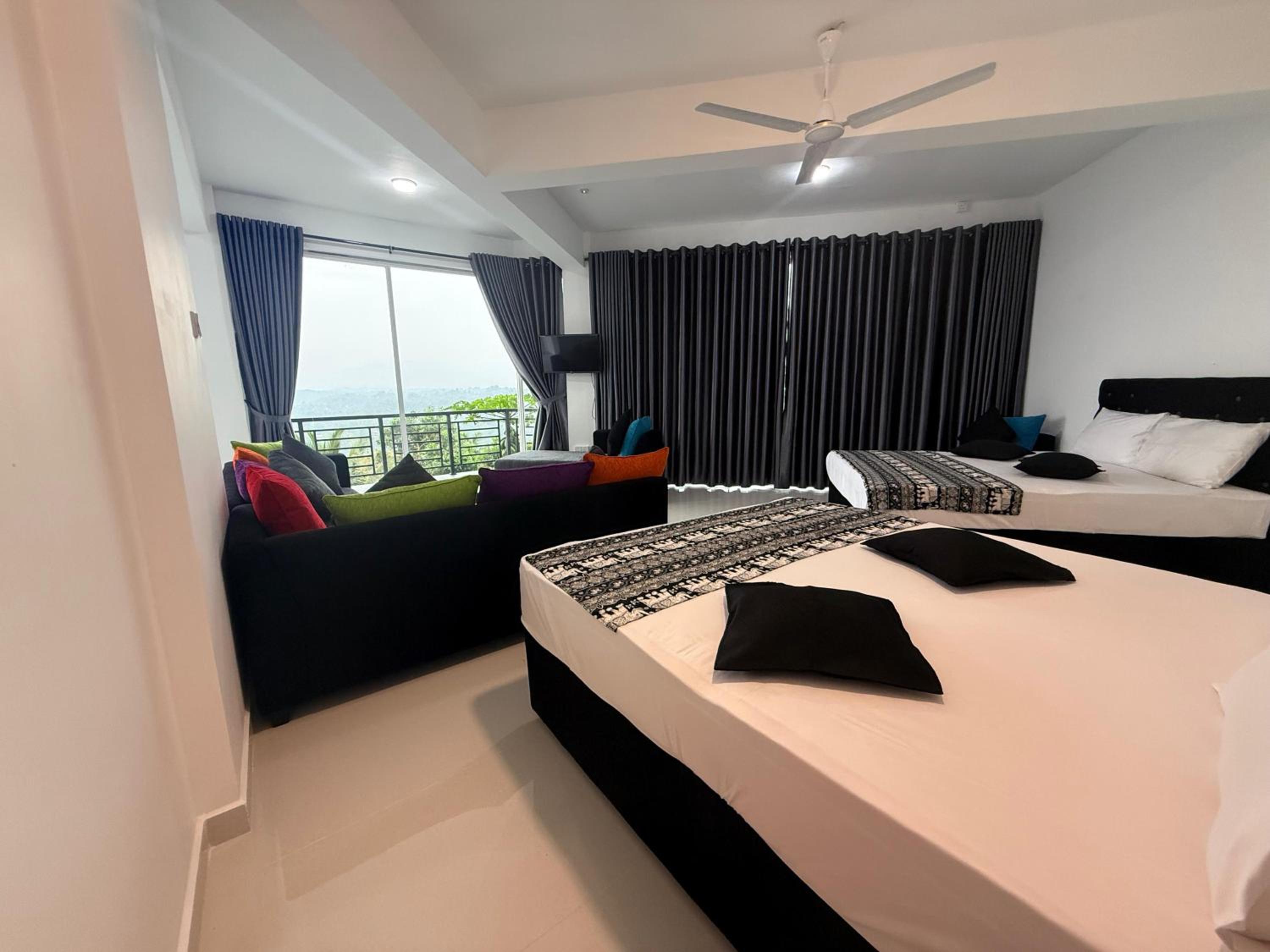 Family Room with Mountain View photo 3
