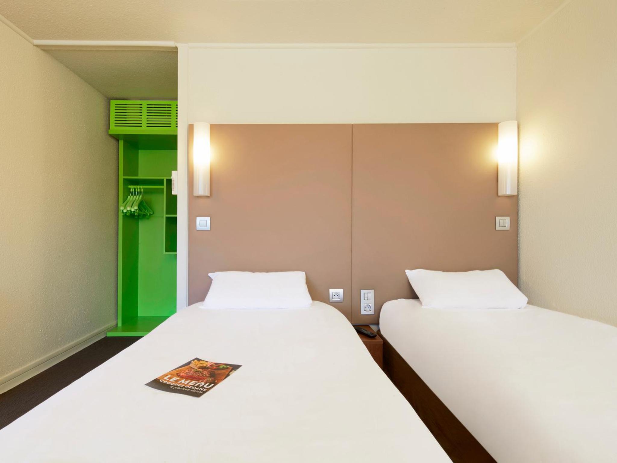 Standard Twin Room - Photo 5