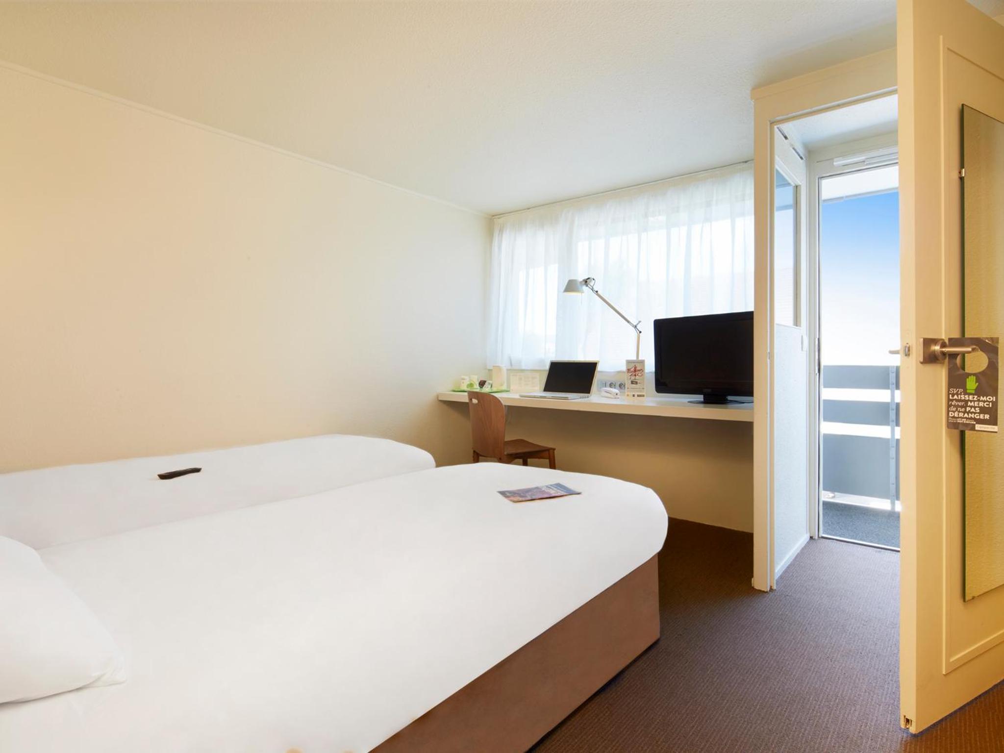 Standard Twin Room - Photo 2