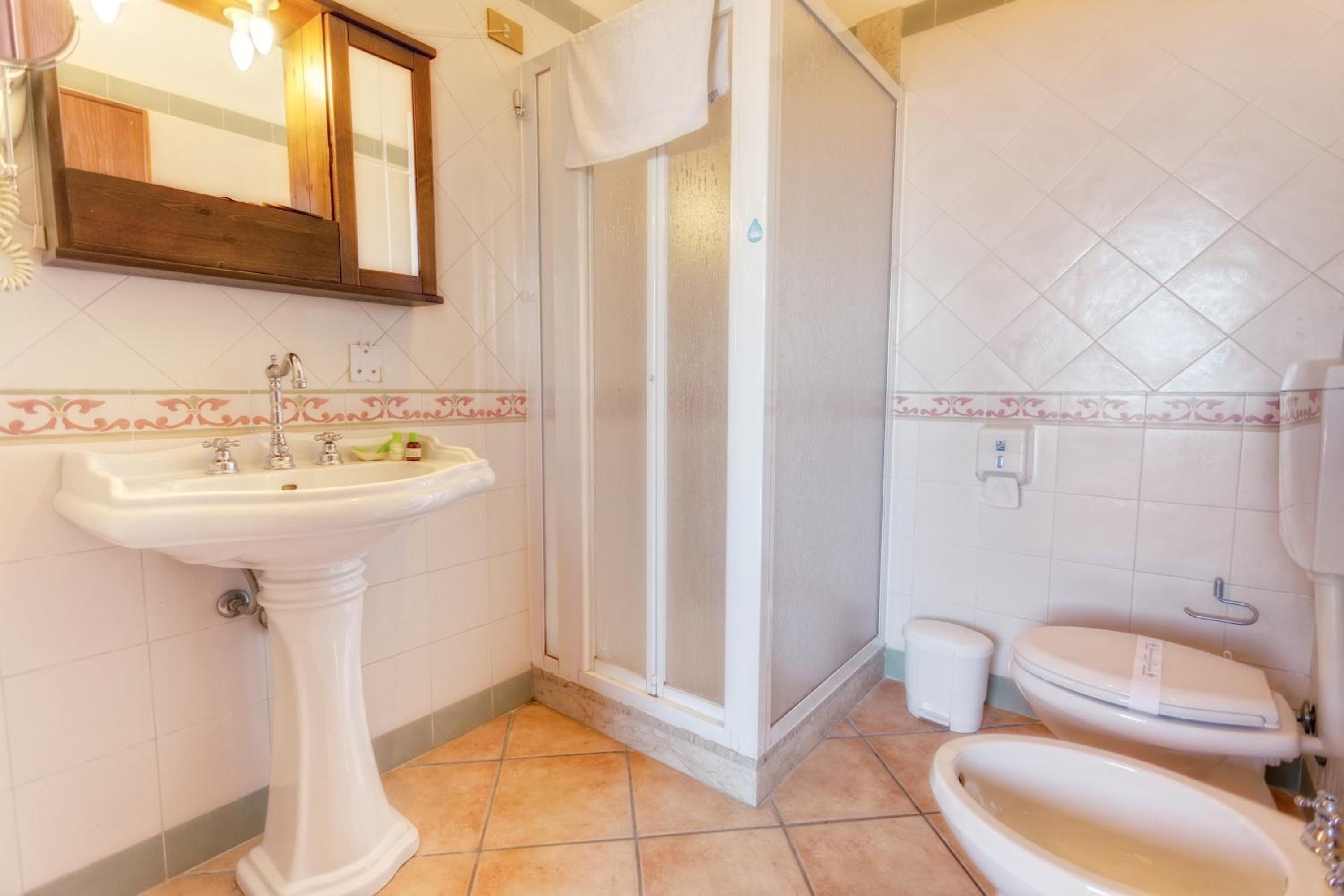 Double or Twin Room with Garden View - Photo 2