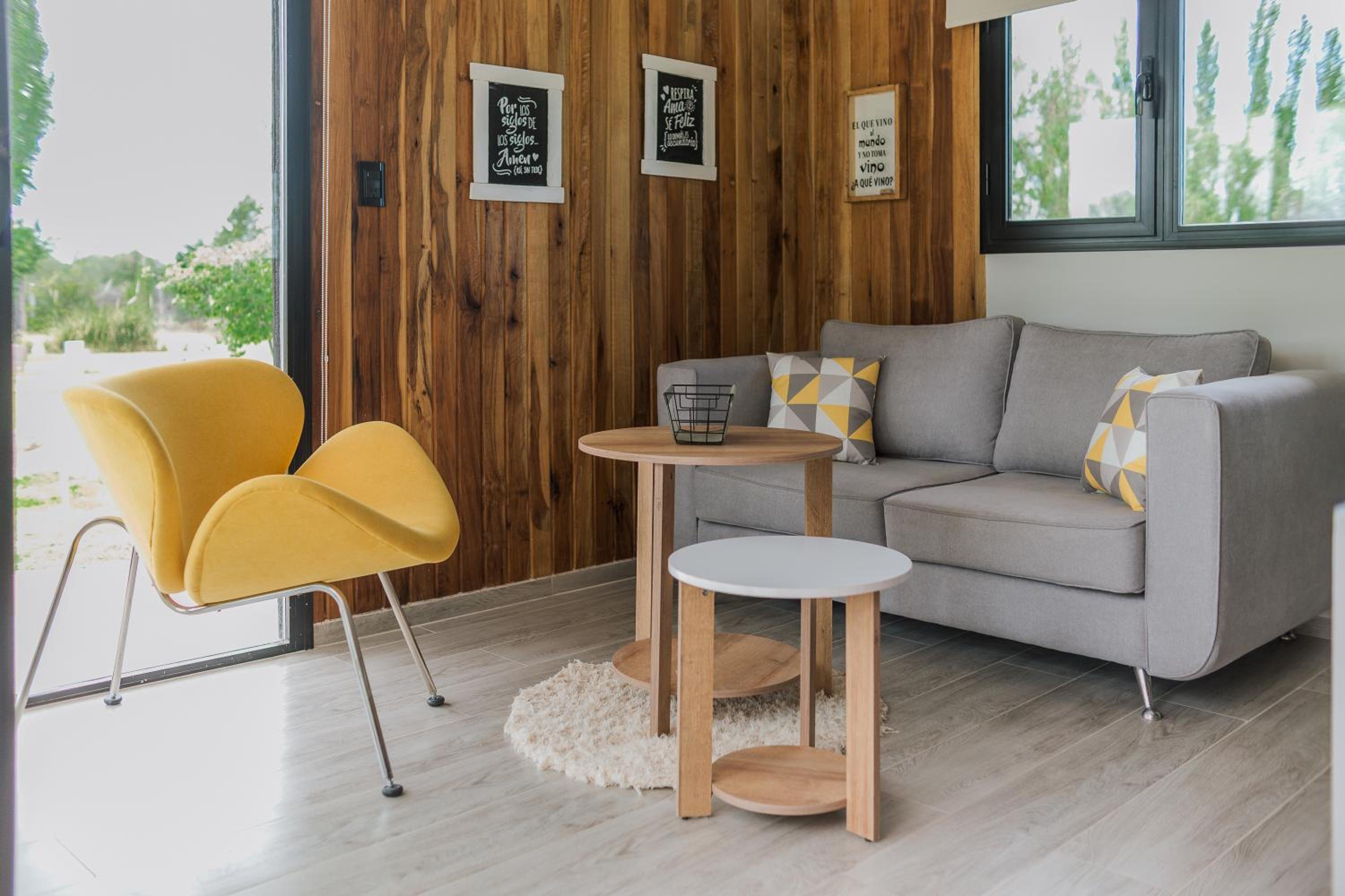 Superior Family Room photo 1
