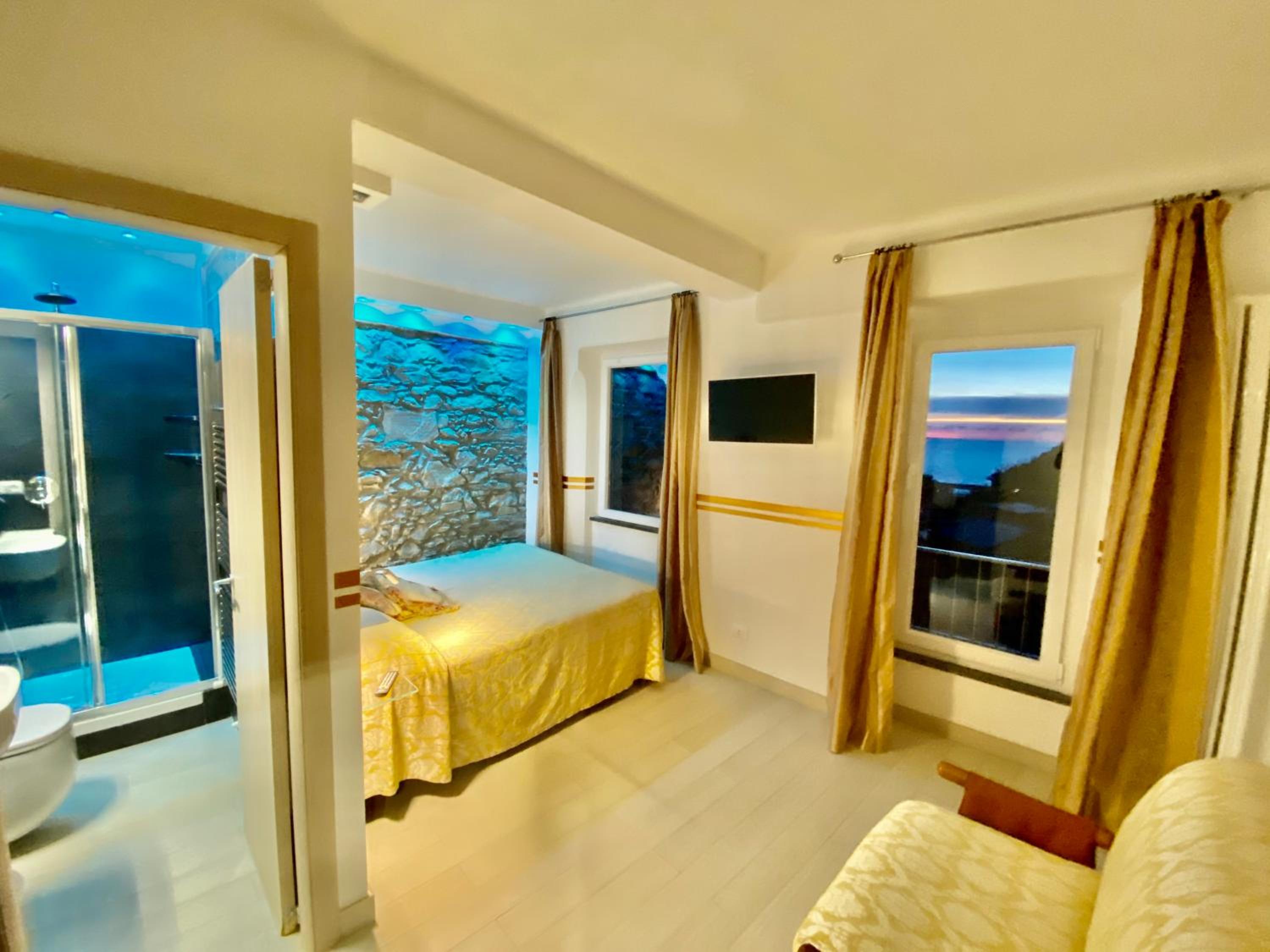 Deluxe Double Room with Sea View