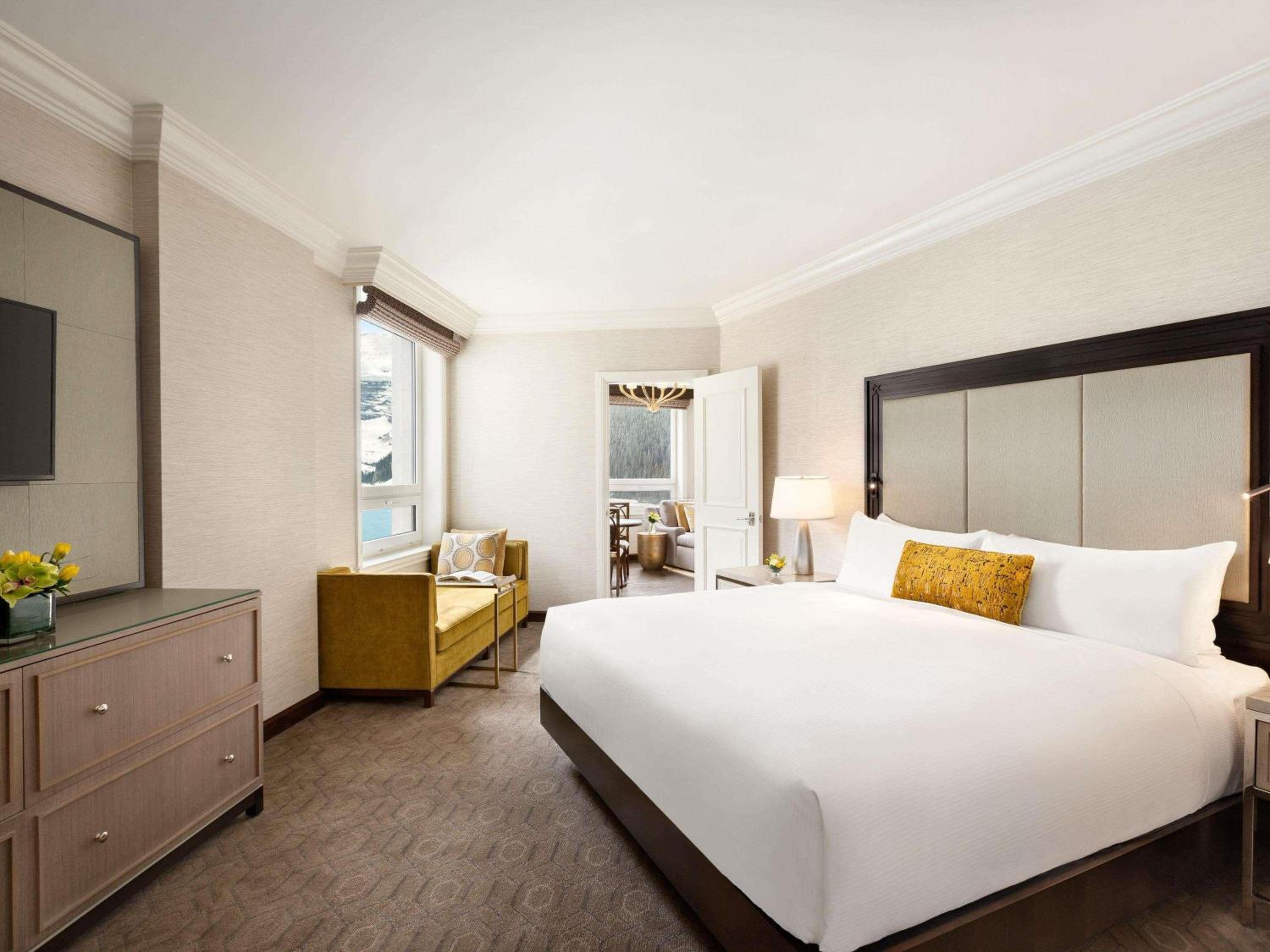Two-Bedroom Suite with Lake View, Fairmont Chateau Lake Louise