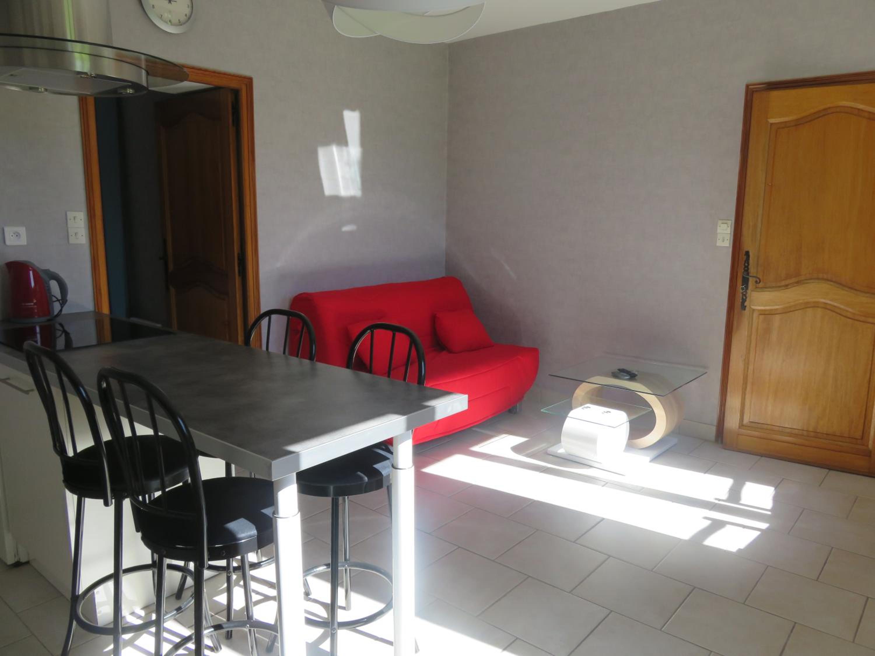 One-Bedroom House - Photo 2