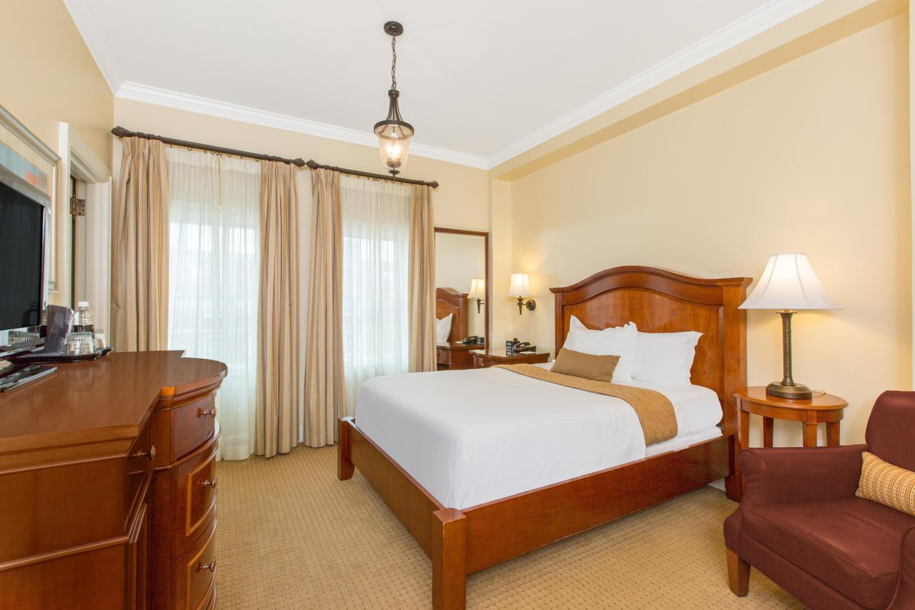 Queen Room - Non-Smoking - Photo 1