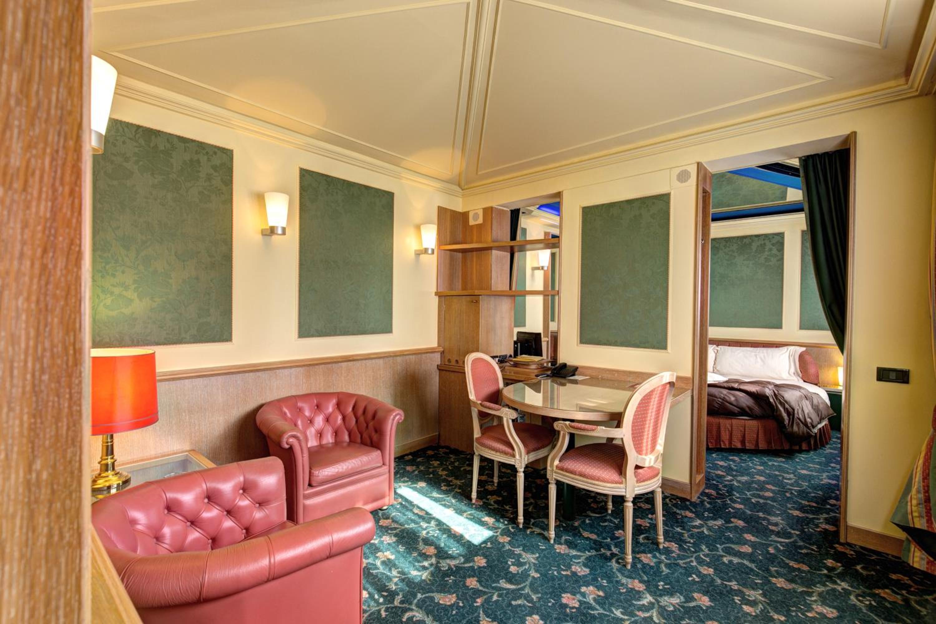 Suite - Photo 4
