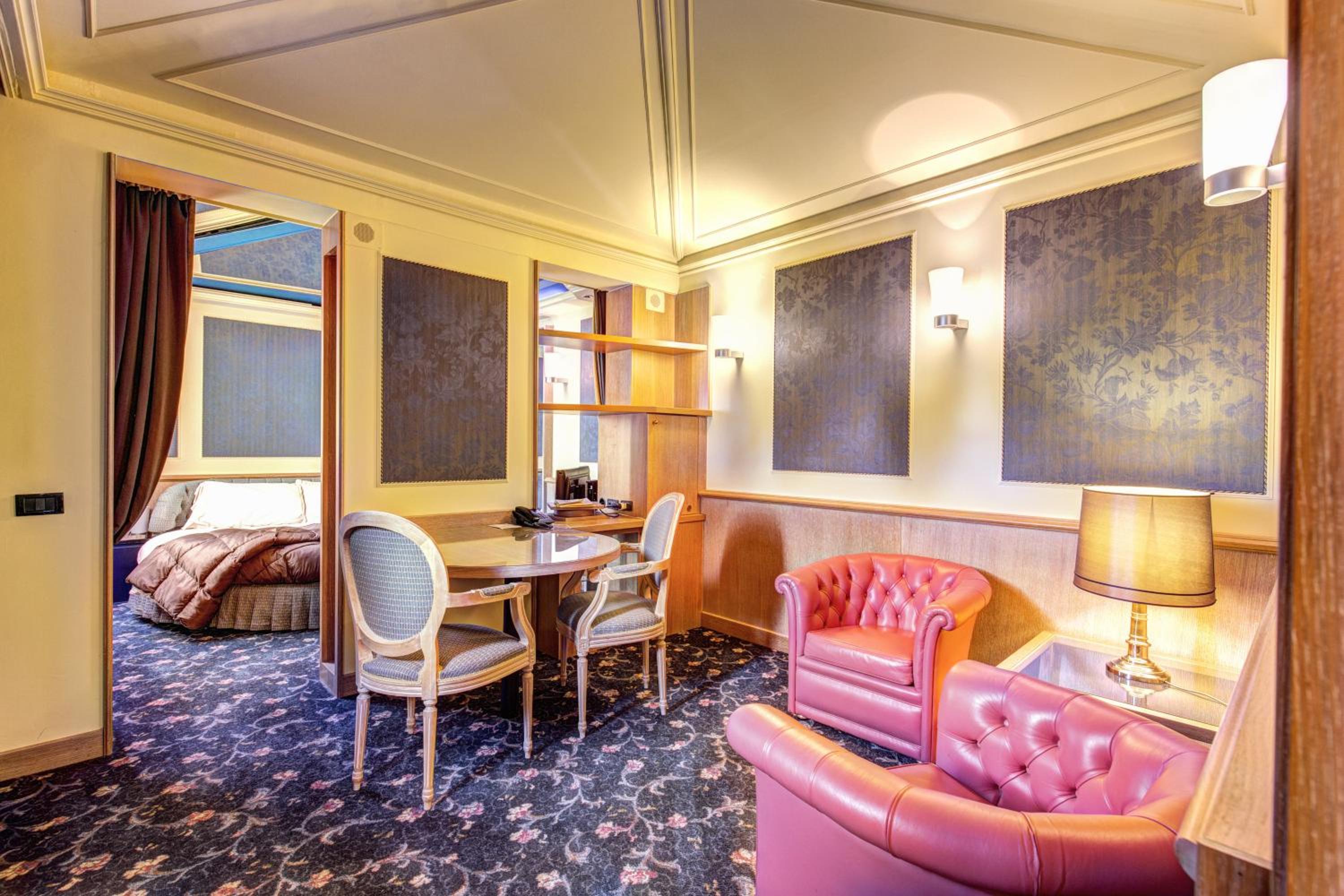Suite - Photo 5