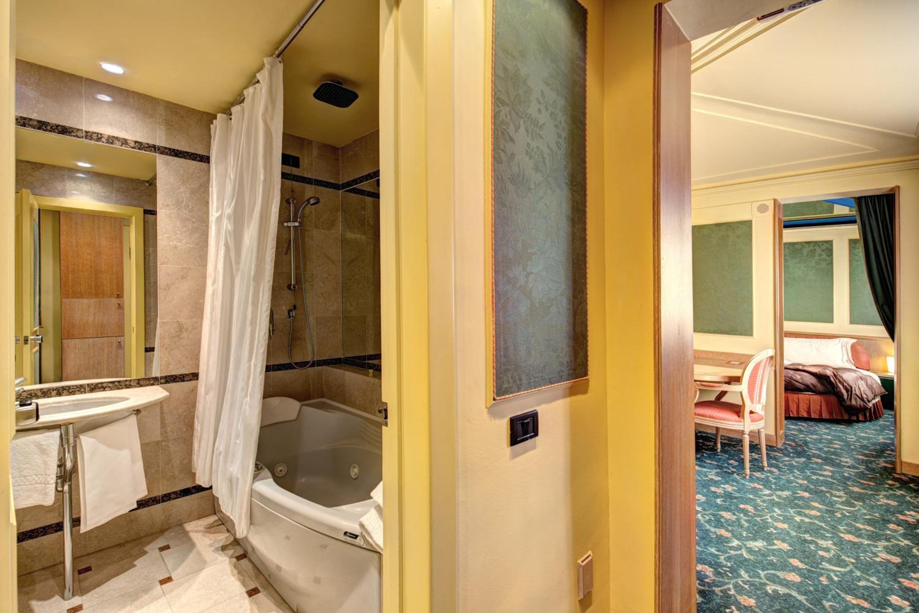 Suite - Photo 2