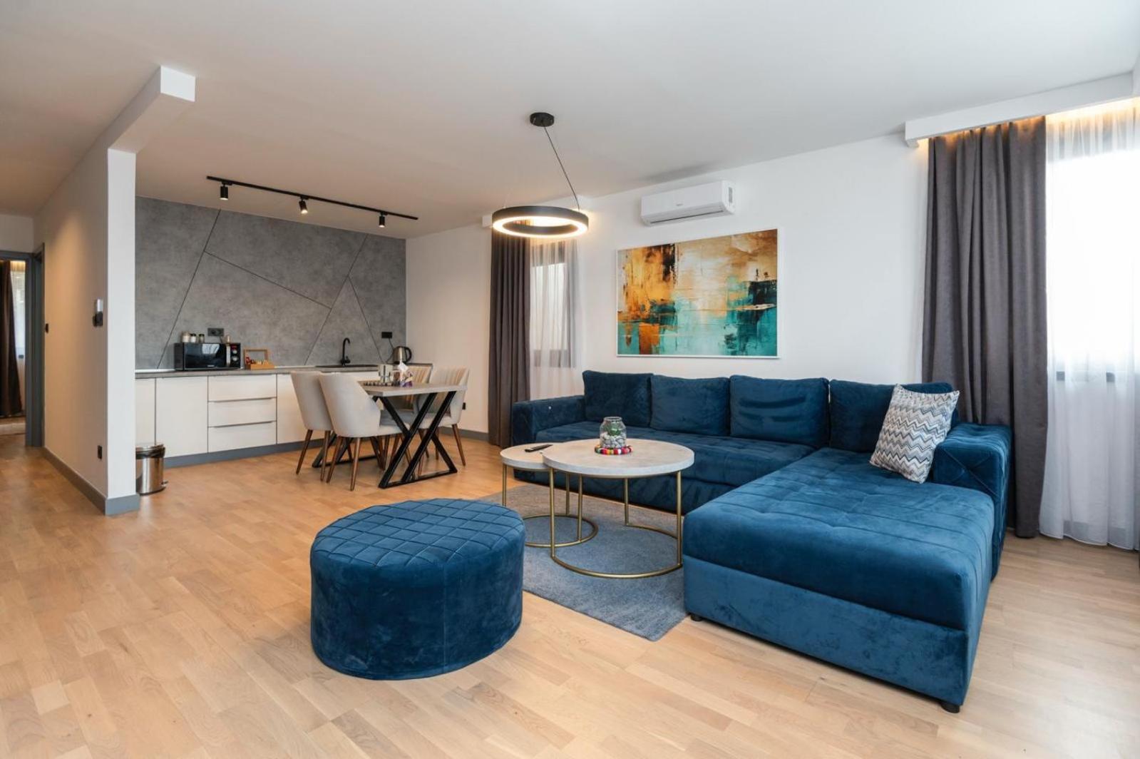 Deluxe One-Bedroom Apartment