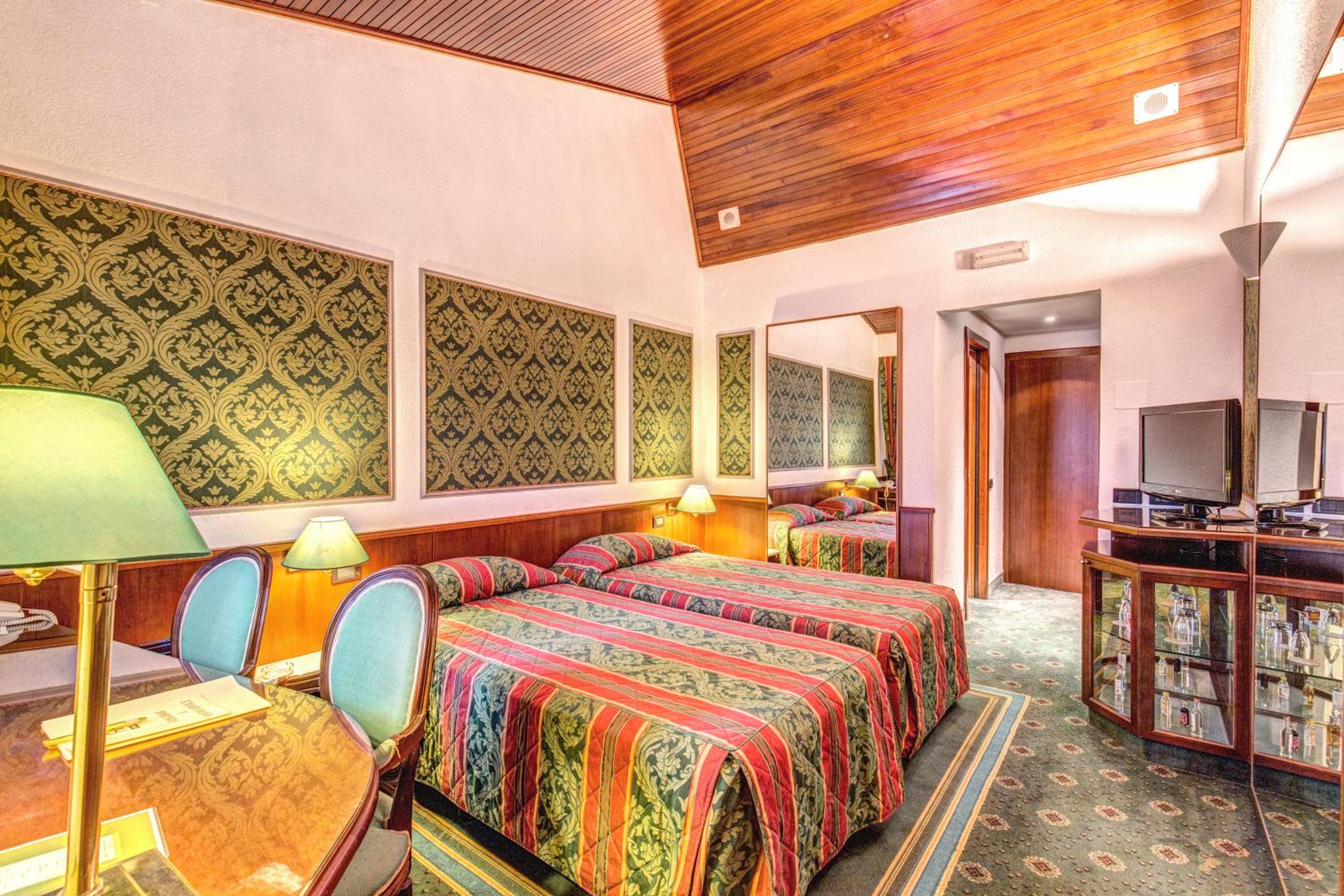 Twin Room - Photo 2